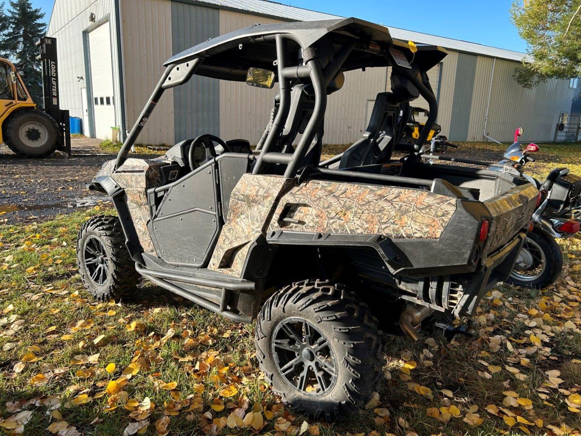 **LOCATED AT MAS** 2012 CAN AM COMMANDER XT ATV, 1000 CC, DUMP BOX, ROOF, NEW BRAKES, WHEEL BNGS, FU - Image 3 of 9