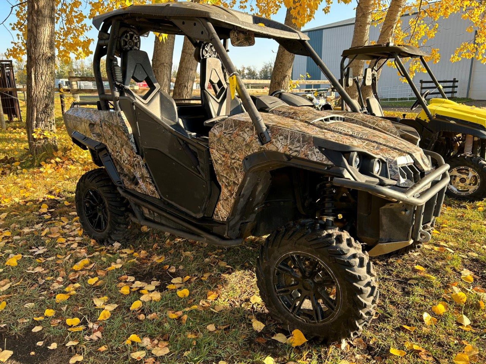 **LOCATED AT MAS** 2012 CAN AM COMMANDER XT ATV, 1000 CC, DUMP BOX, ROOF, NEW BRAKES, WHEEL BNGS, FU - Image 2 of 9