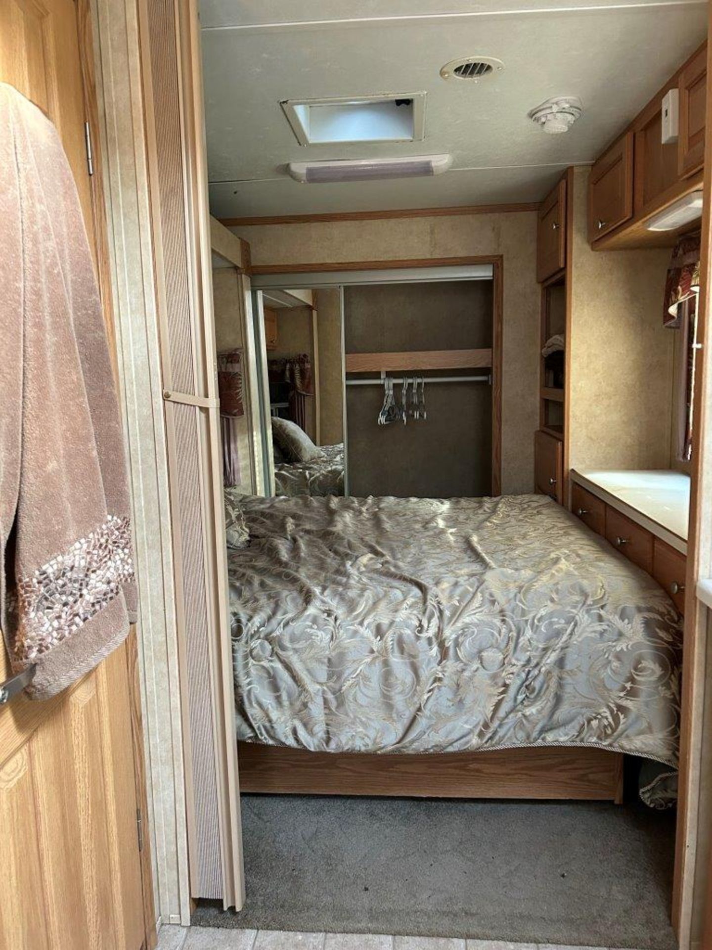 **LOCATED AT MAS** 2006 OPEN ROAD 316 RLS-5 5TH WHEEL HOLIDAY TRAILER, 3 SLIDEOUTS **ESTATE - Image 10 of 14