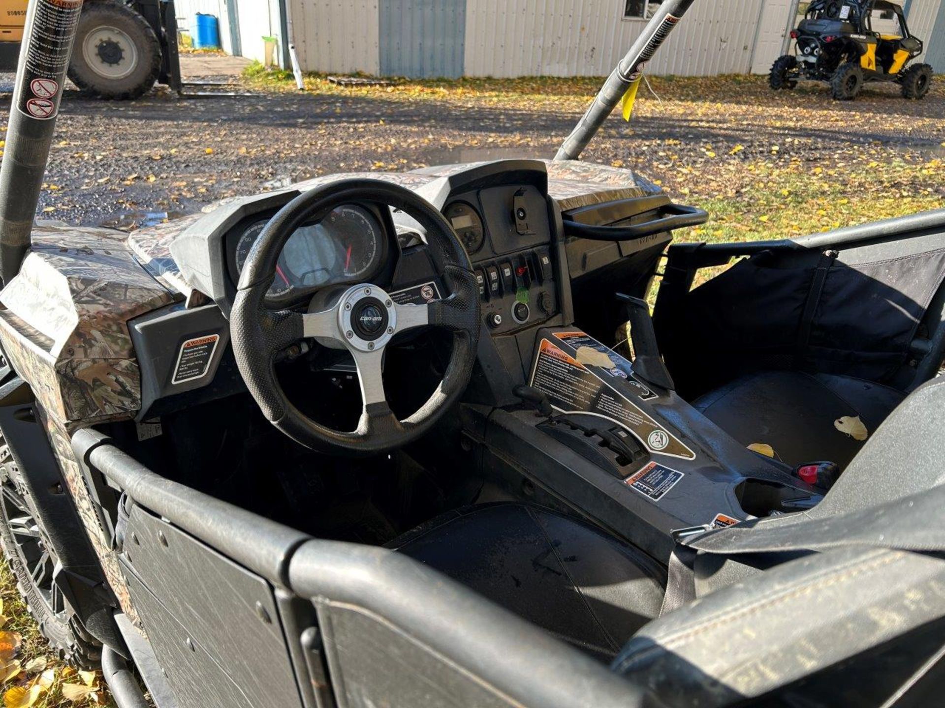 **LOCATED AT MAS** 2012 CAN AM COMMANDER XT ATV, 1000 CC, DUMP BOX, ROOF, NEW BRAKES, WHEEL BNGS, FU - Image 4 of 9
