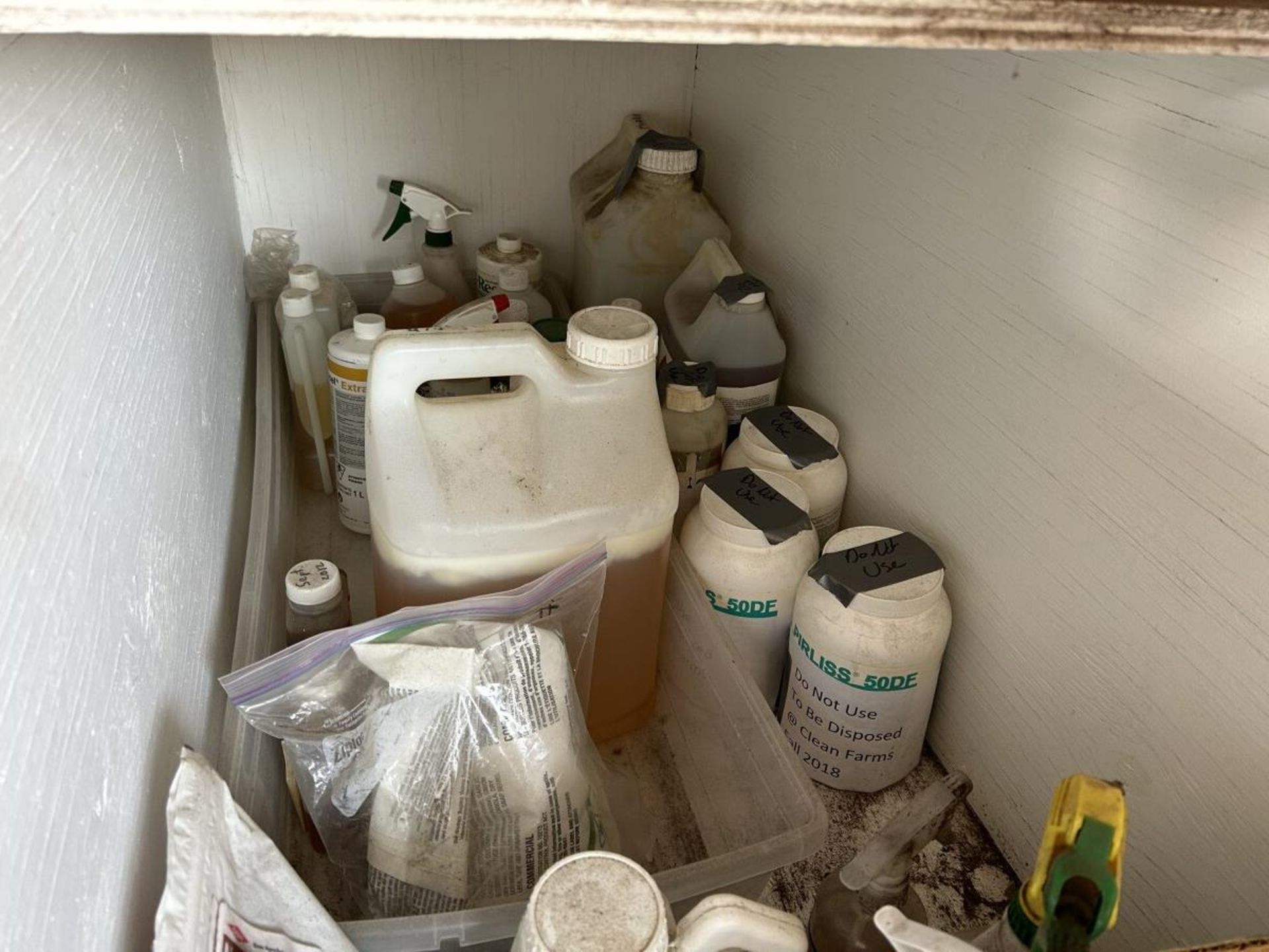 L/O ASSORTED PESTICIDES IN WOODEN STORAGE BOX - Image 4 of 5
