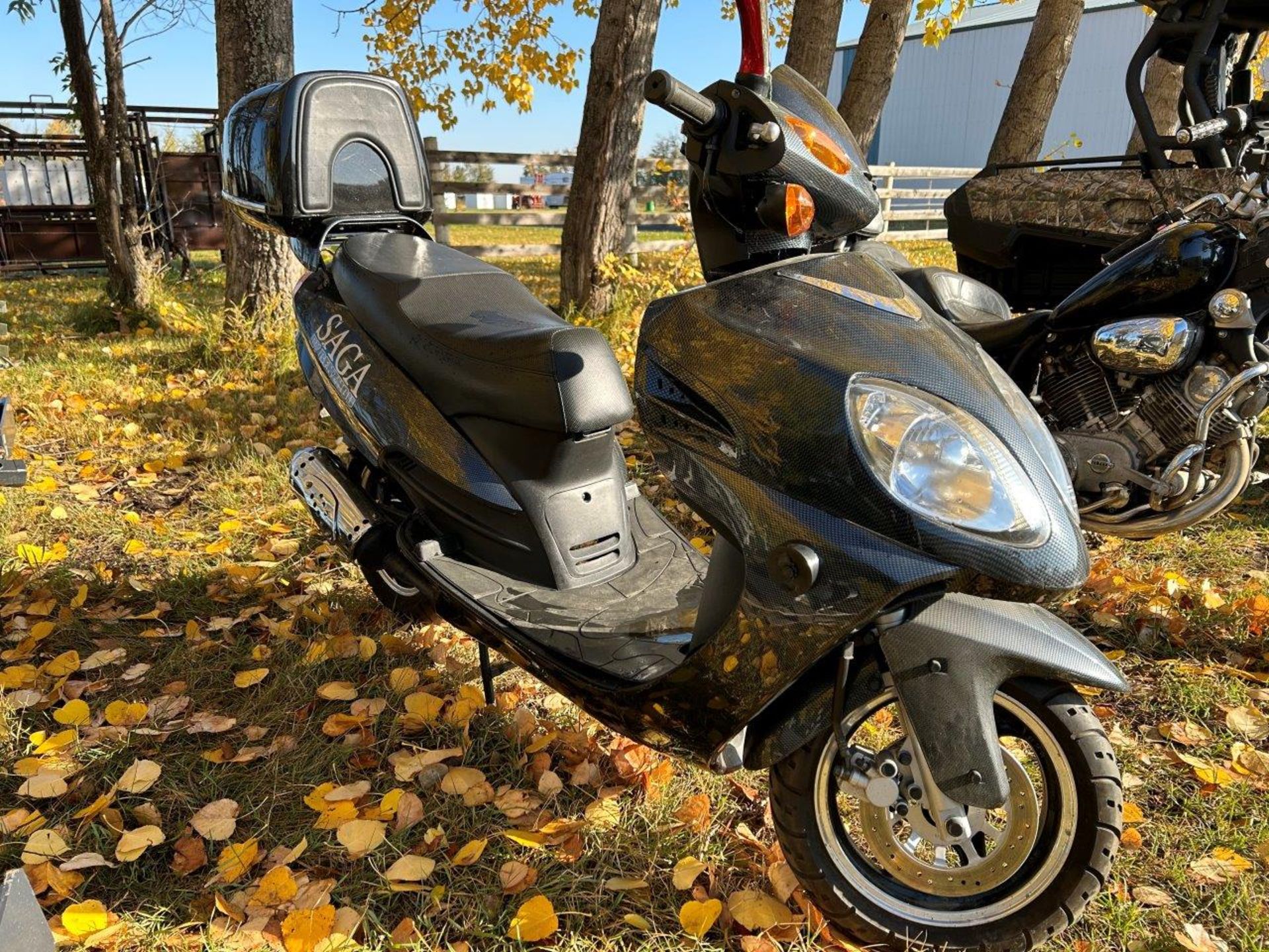 **LOCATED AT MAS** BENZHAOU SAGA SCOOTER 2123 KM'S S/N: LD5TCBPA181109283 **ESTATE CONSIGNMENT** - Image 3 of 4