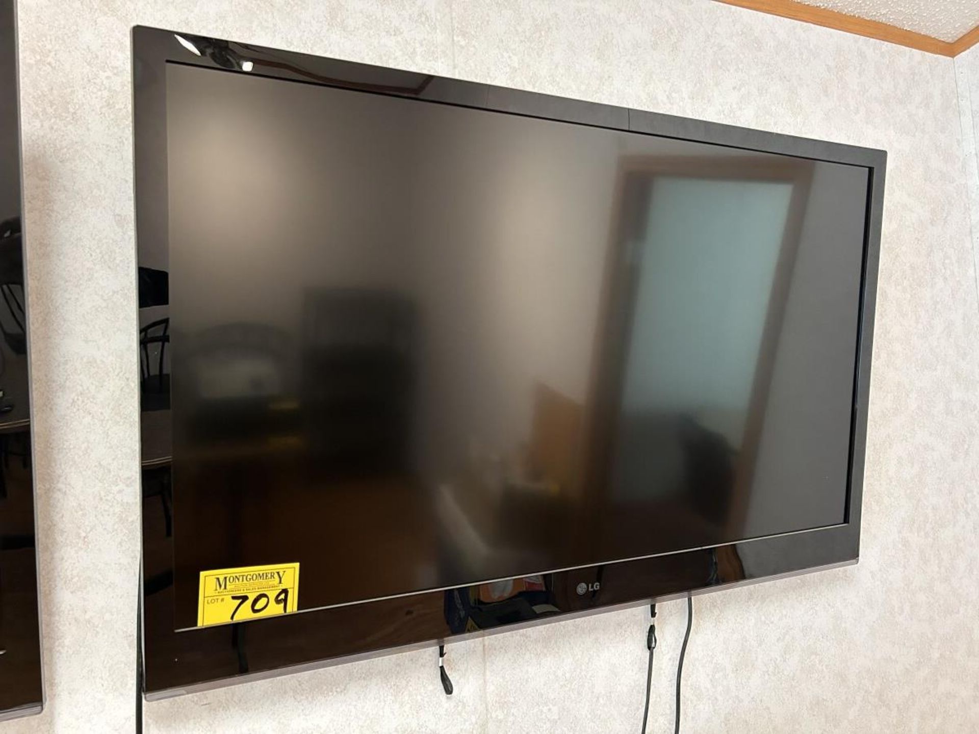 LG 47" FLAT SCREEN TV - Image 2 of 3