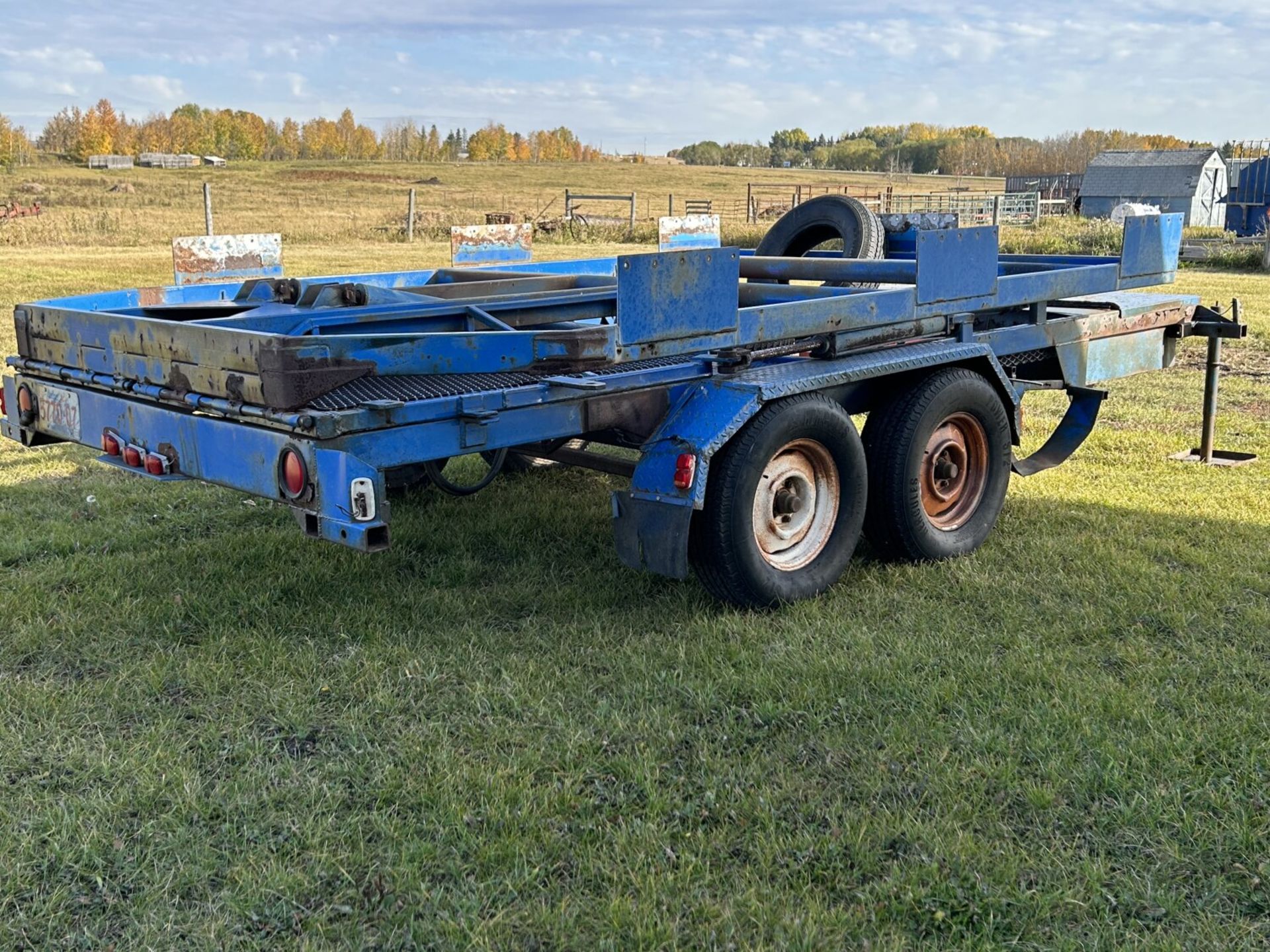 1999 BUMPER PULL T/A FLAT DECK TRAILER W/ 110V HYDRAULICS, SHOP BUILT S/N 48699 - Image 3 of 14