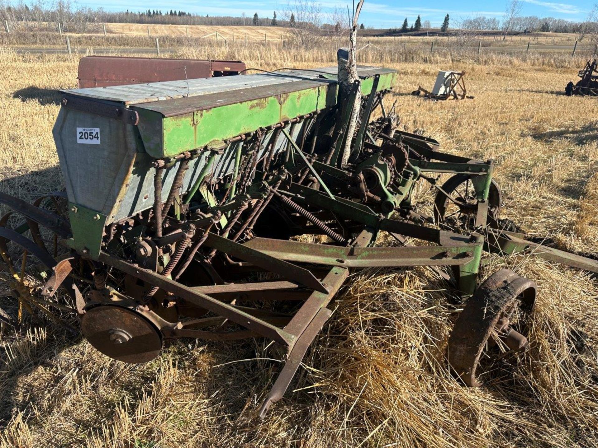 **OFFSITE** JOHN DEERE VAN BRUNT 10 FT SEED DRILL W/ FERTILIZER BOXES