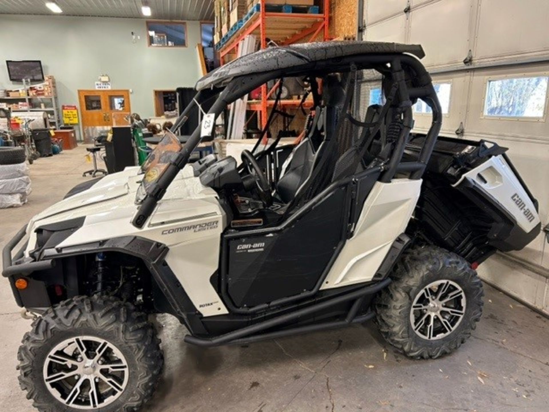 *OFFSITE - LOCATED AT MAS* 2014 CAN-AM COMMANDER 1000 LIMITED W/GPS - Image 5 of 11