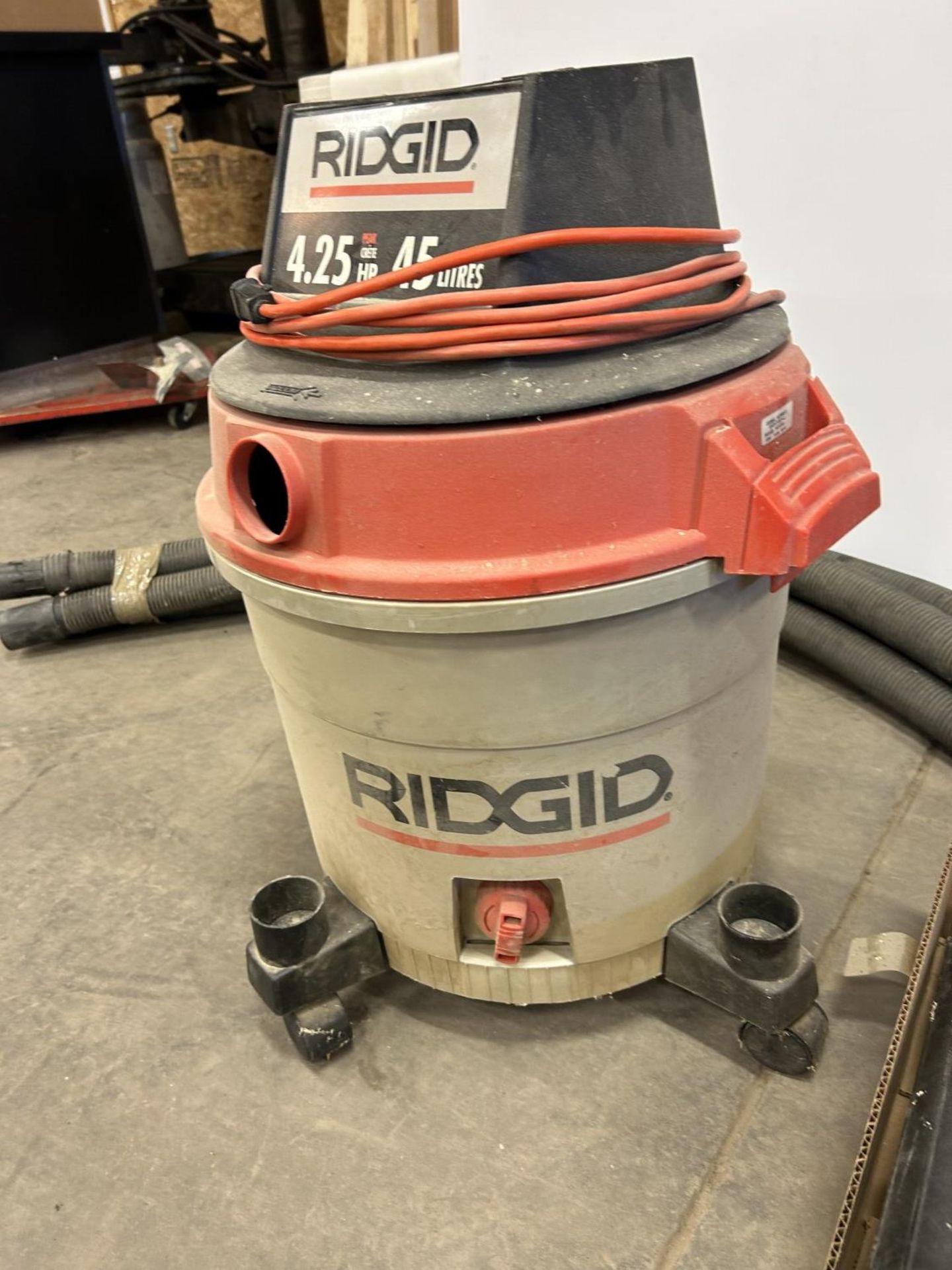 RIDGID 45 L WET/DRY SHOP VACUUM - Image 4 of 7