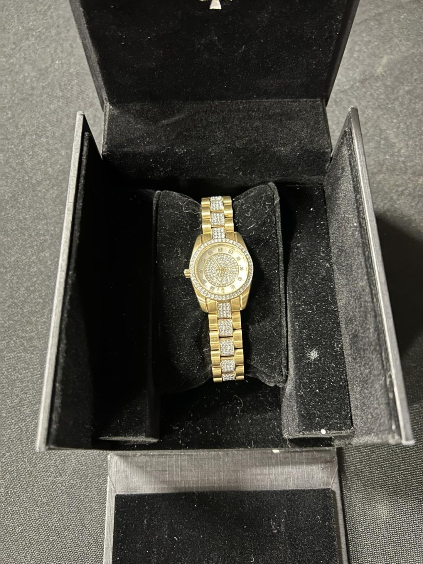 WOMEN'S BULOVA MOTHER OF PEARL DIAL WATCH - Image 2 of 6