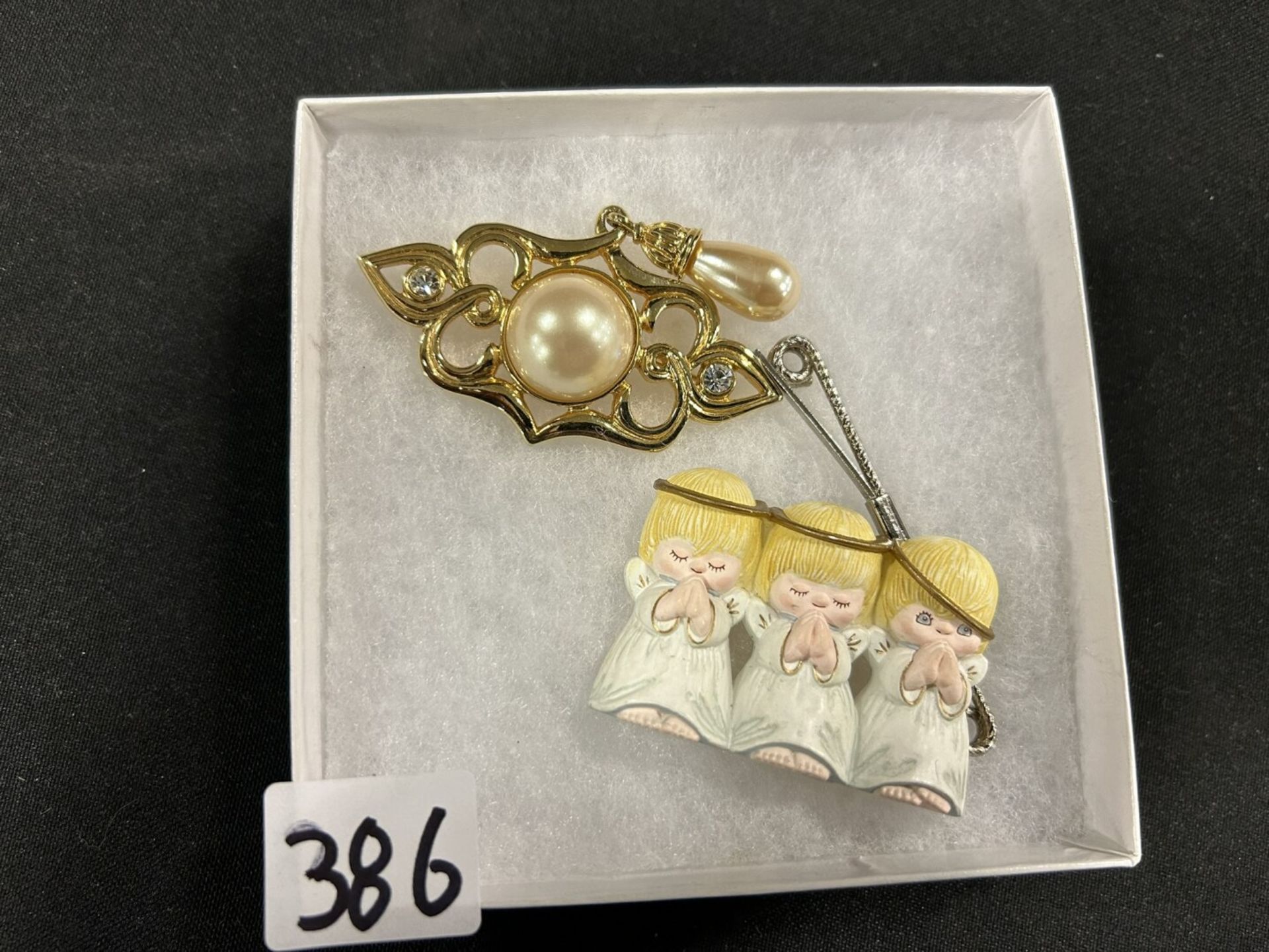 WOMEN'S BROACHES