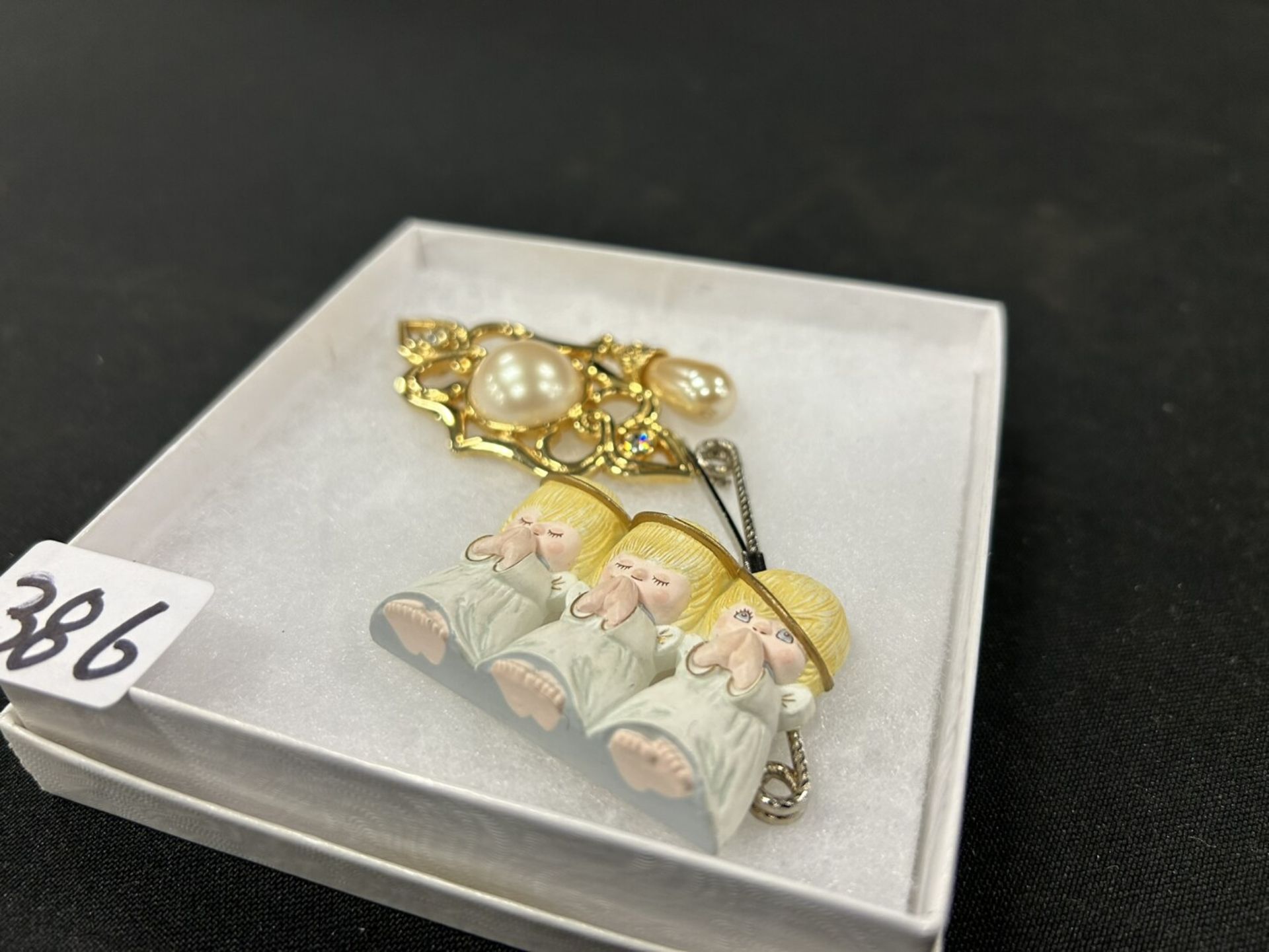 WOMEN'S BROACHES - Image 2 of 2