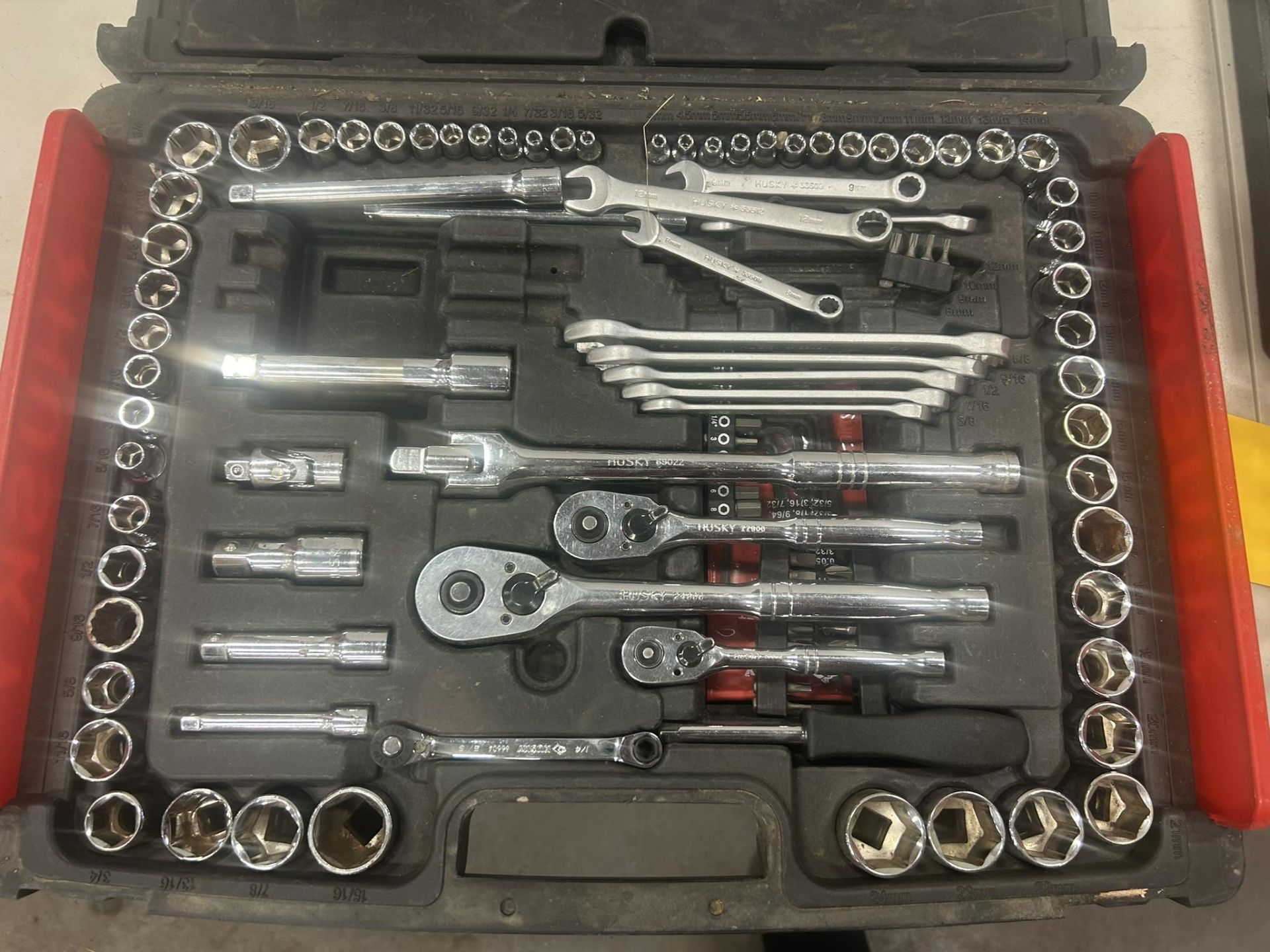 HUSKY PARTIAL SOCKET SET AND ASSORTED COMBINATION WRENCHES - Image 4 of 5