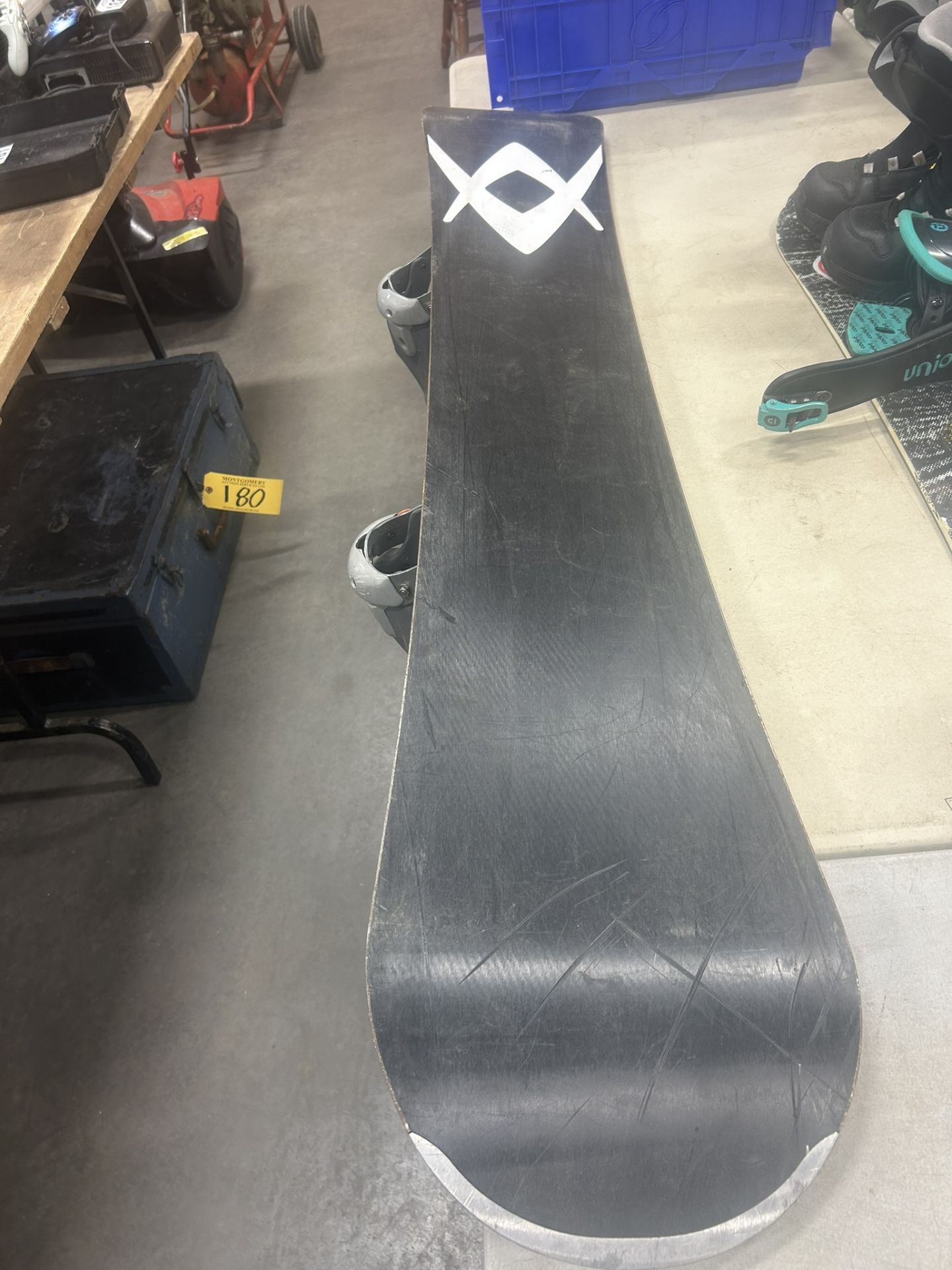 VOLKI SPLINE SNOWBOARD W/ 5150 STEP IN BINDINGS - Image 2 of 2