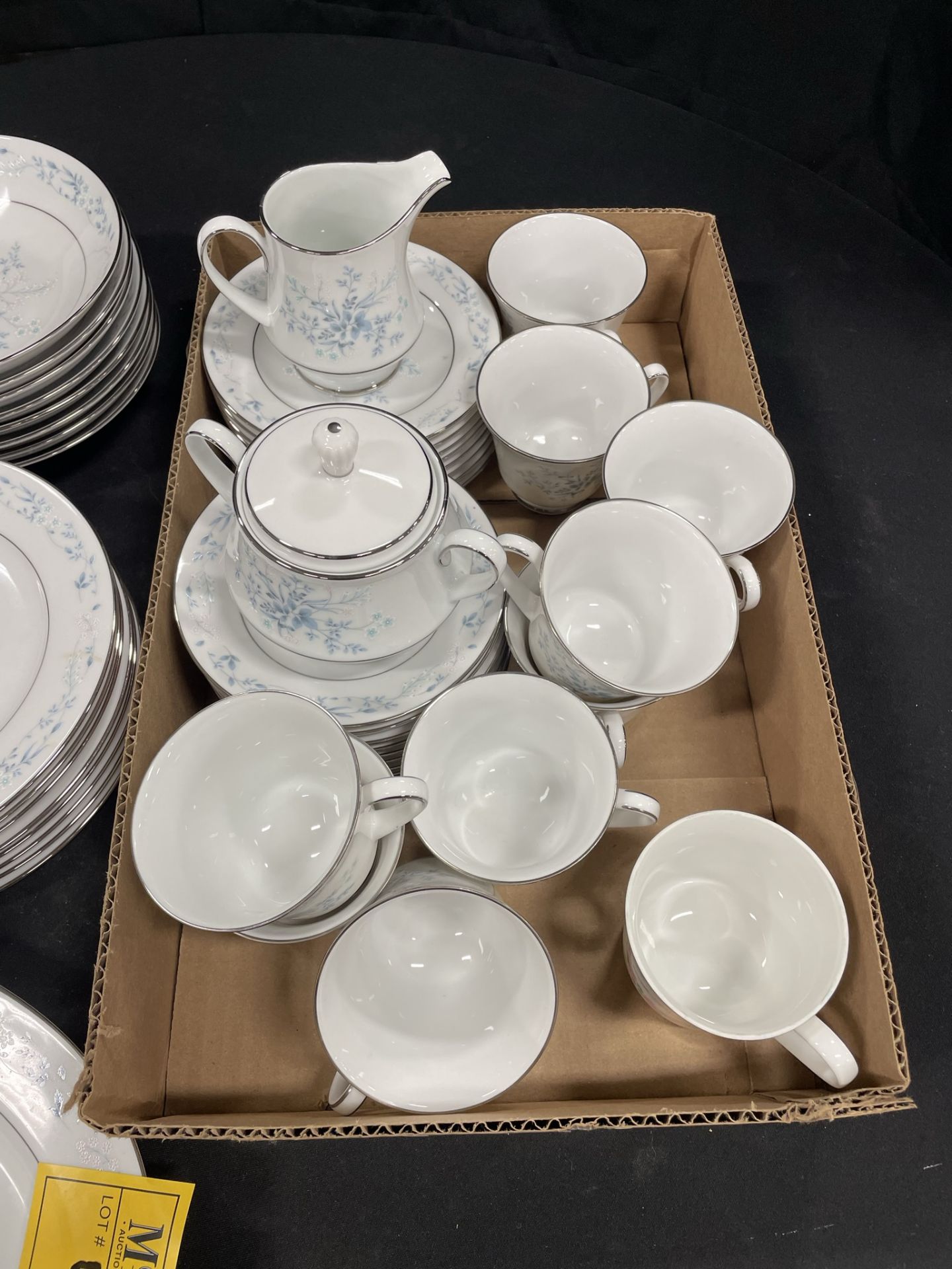 CONTEMPORARY FINE CHINA "CAROLYN", 8 PLACE SETTING, W, CREAM & SUGAR DISPENSER, PLATTER - Image 3 of 3