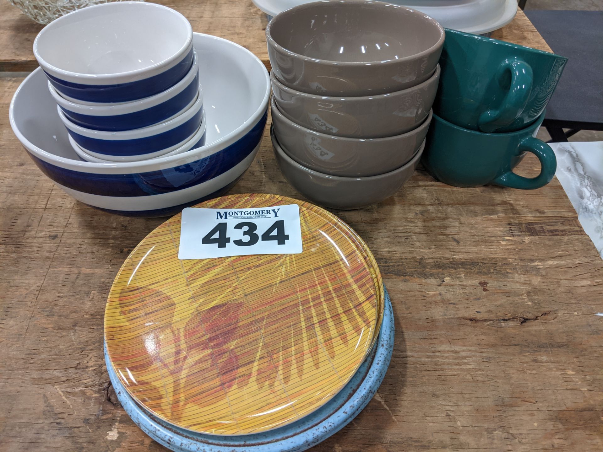 L/O ASSORTED MUGS, BOWLS, PLATES, ETC.