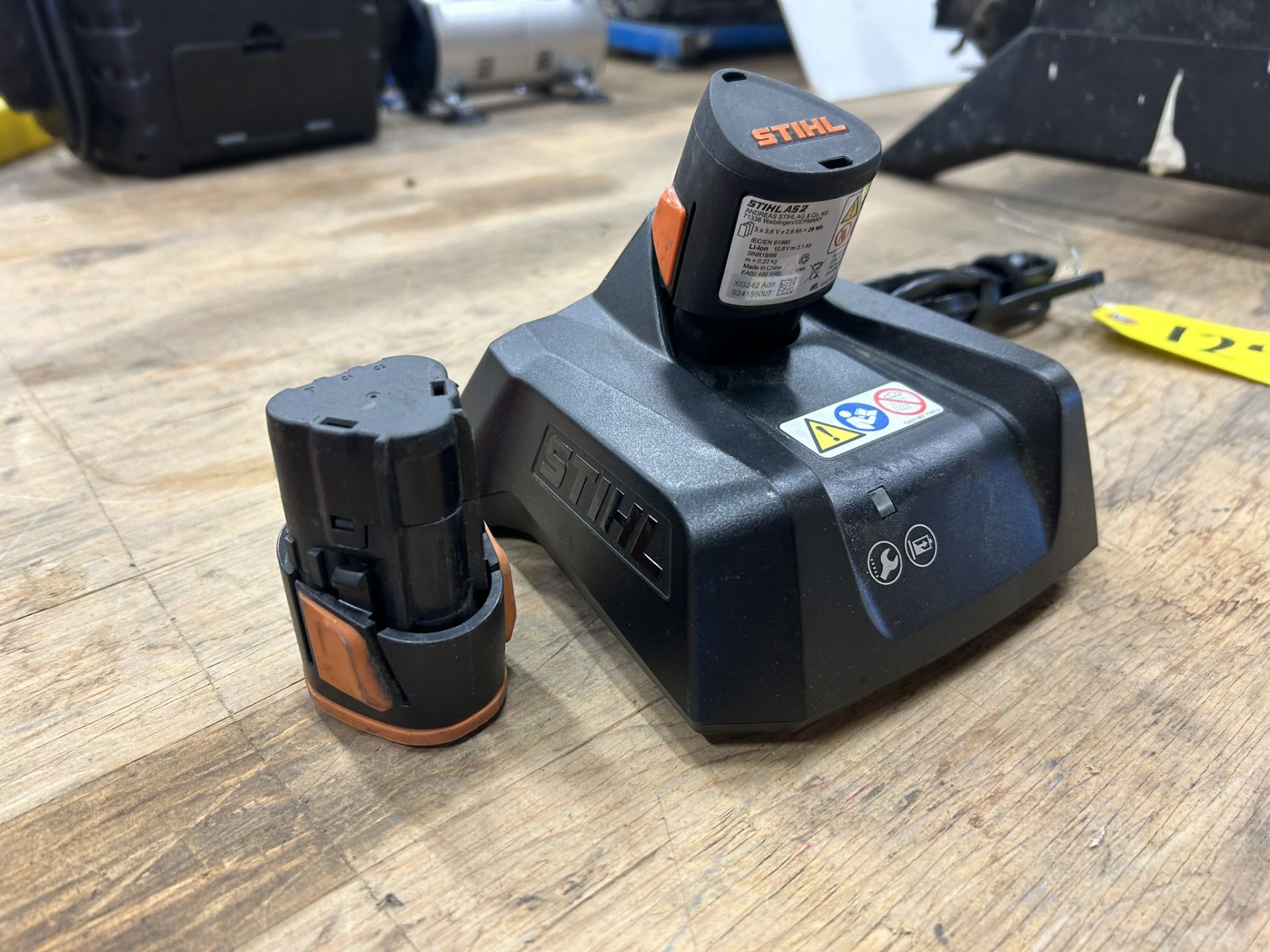 STIHL BATTERIES AND CHARGER