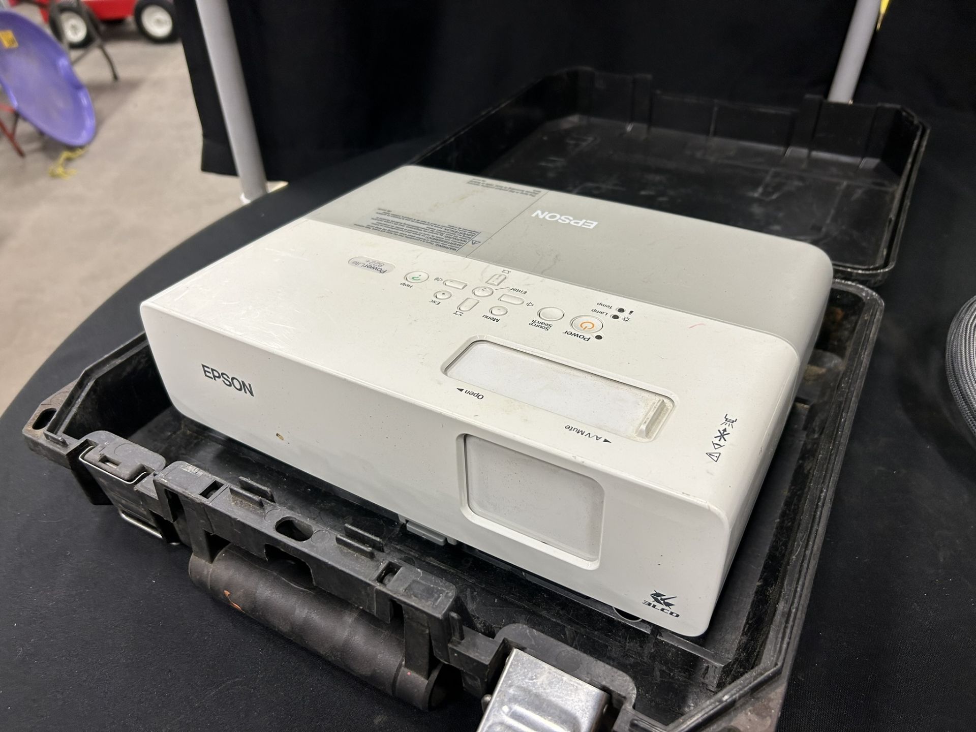 EPSON PROJECTOR - Image 6 of 7