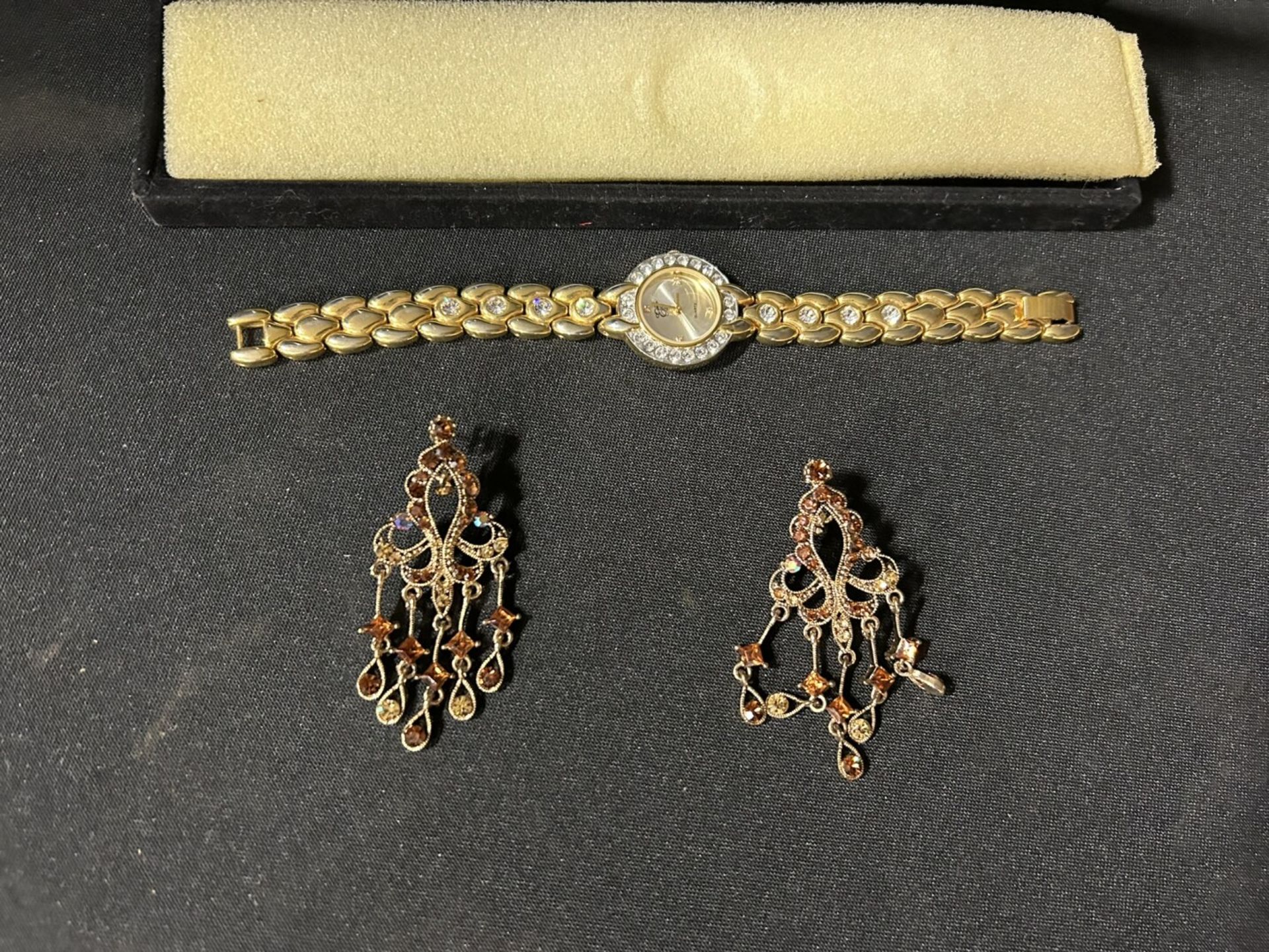 EJ WOMEN'S WATCH AND EAR RINGS - Image 2 of 4