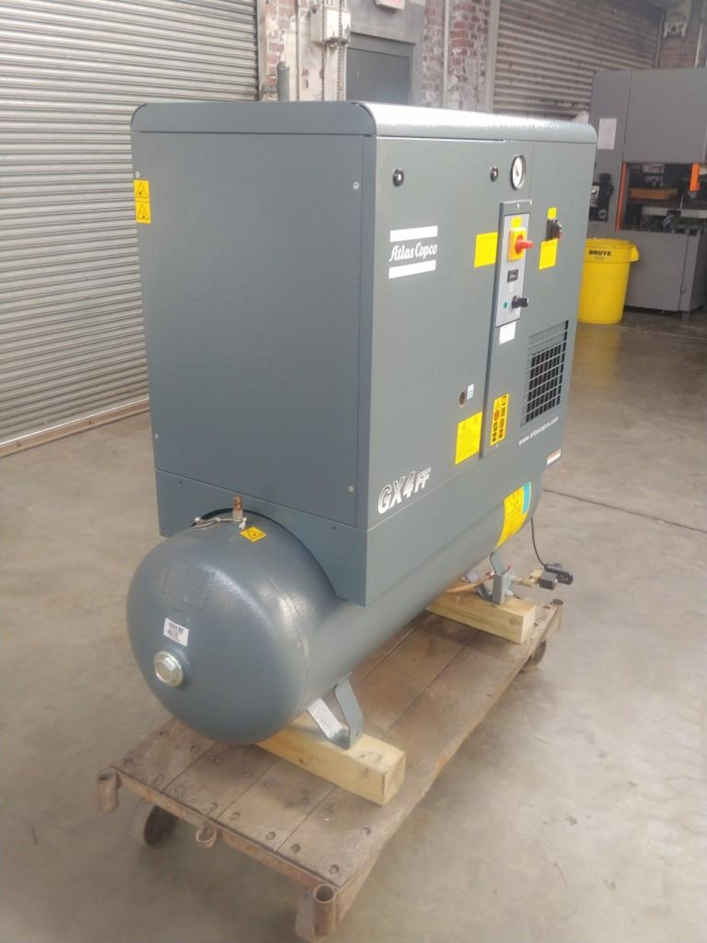 ATLAS COPCO GX4FF 5HP 230V SINGLE PHASE AIR COMPRESSOR W/REFRIGATERED DRYER - Image 2 of 9