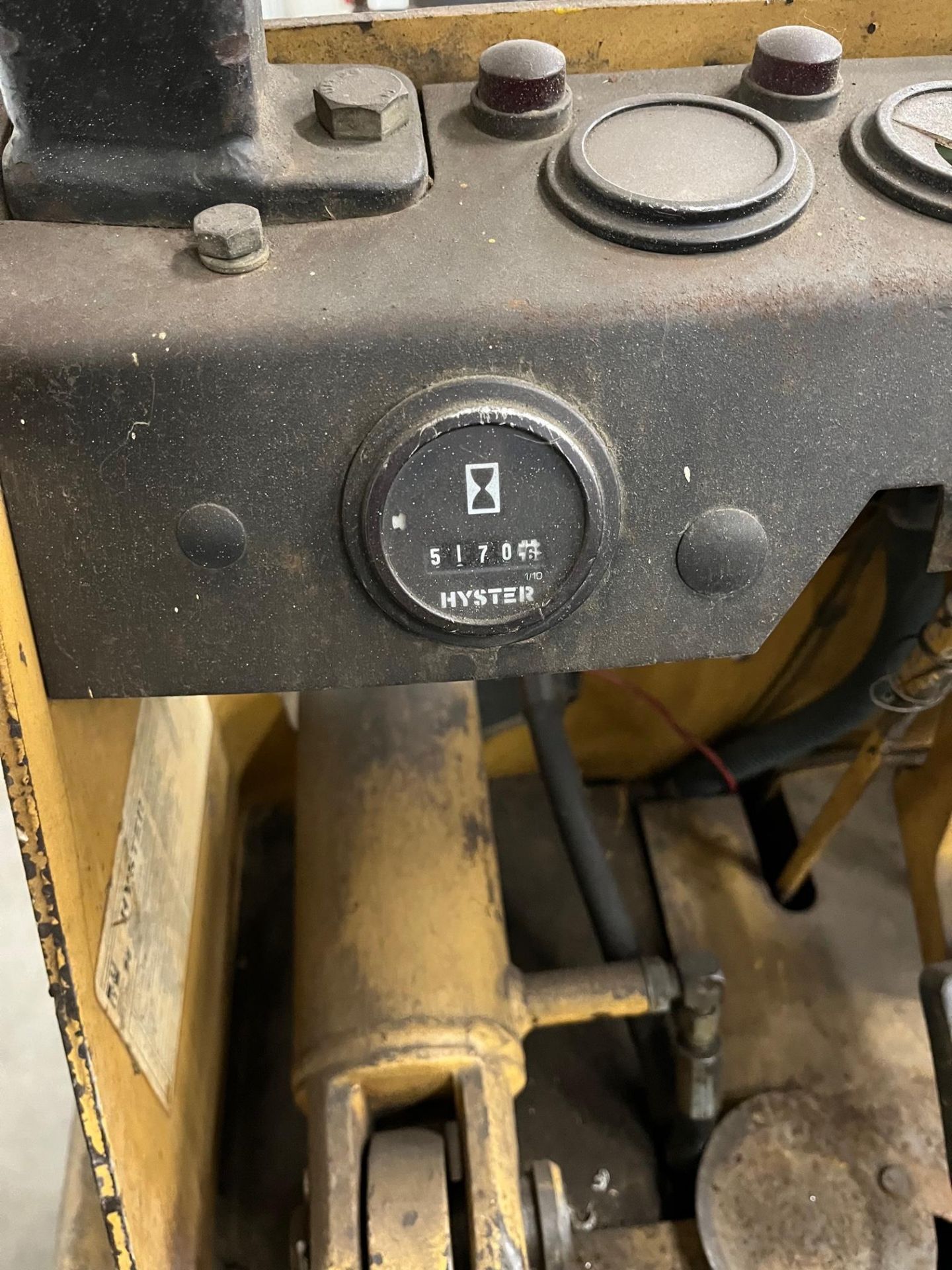 Hyster H40 LP Pneumatic Tire forklift 4000 Capacity - Image 7 of 8