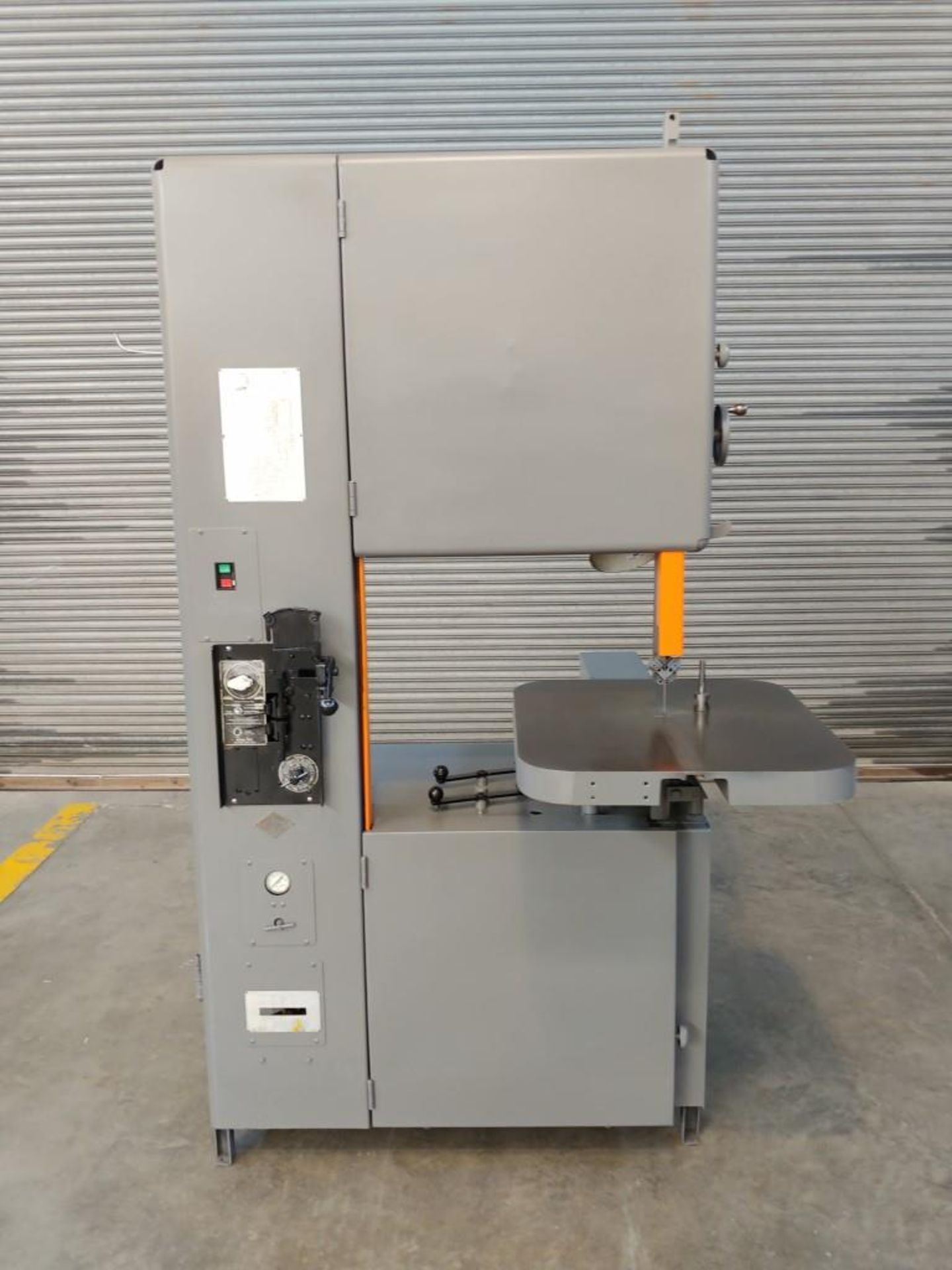 GROB 4V-24 VERTICAL BAND SAW 12" X 24" THROAT CAPACITY