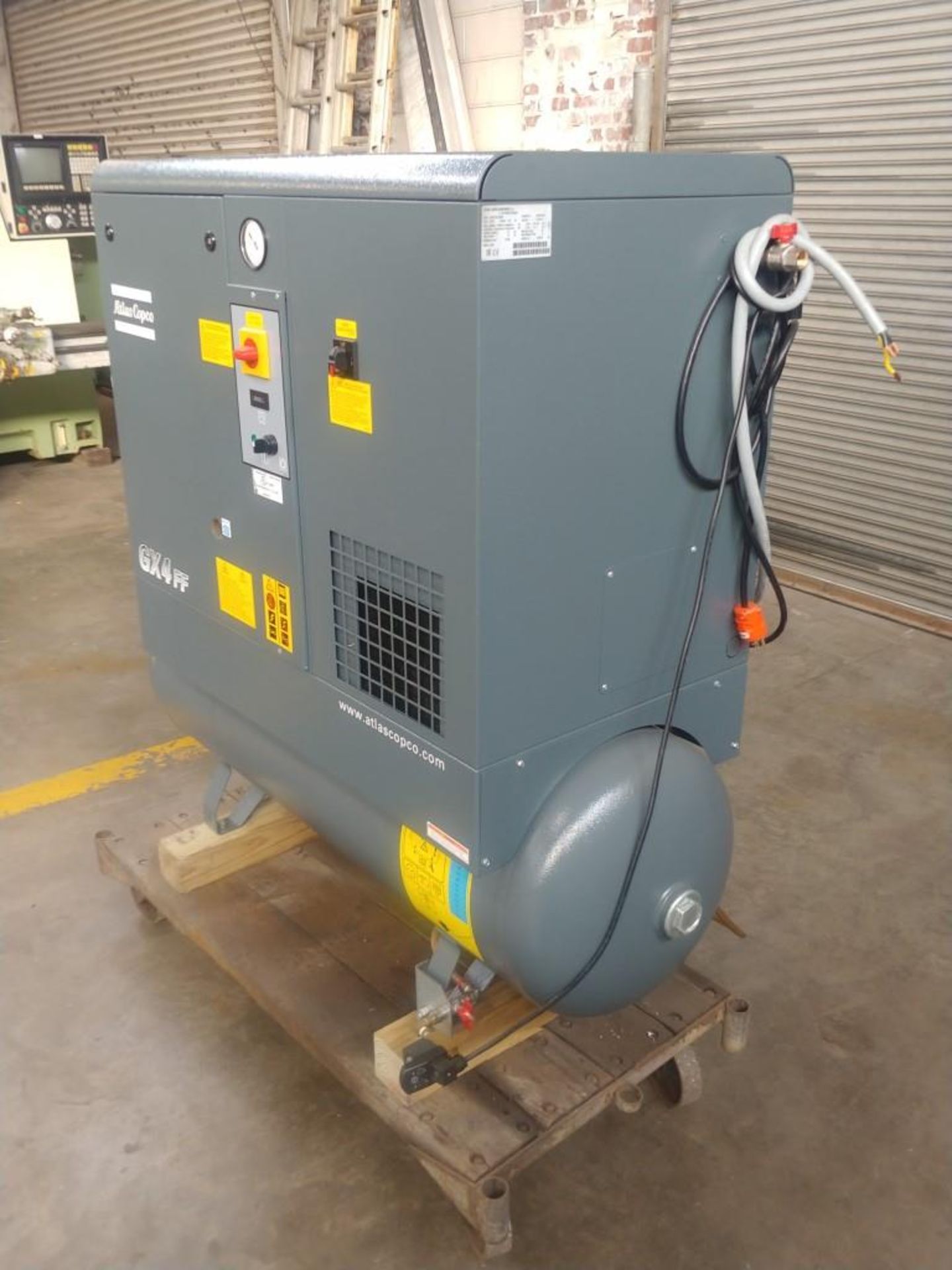 ATLAS COPCO GX4FF 5HP 230V SINGLE PHASE AIR COMPRESSOR W/REFRIGATERED DRYER - Image 5 of 9