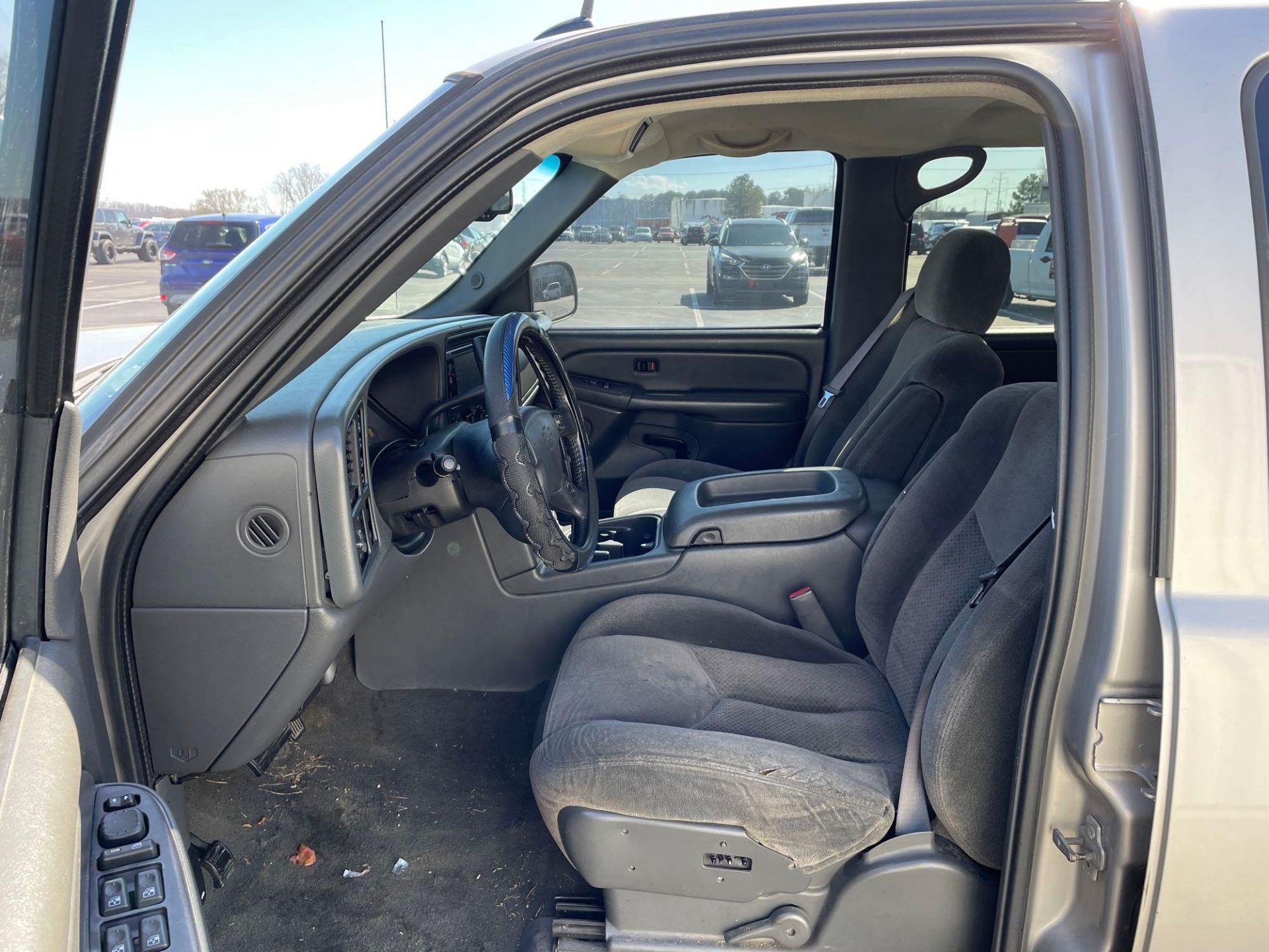 2005 Chevrolet Silverado Z71 Pickup - Image 10 of 19