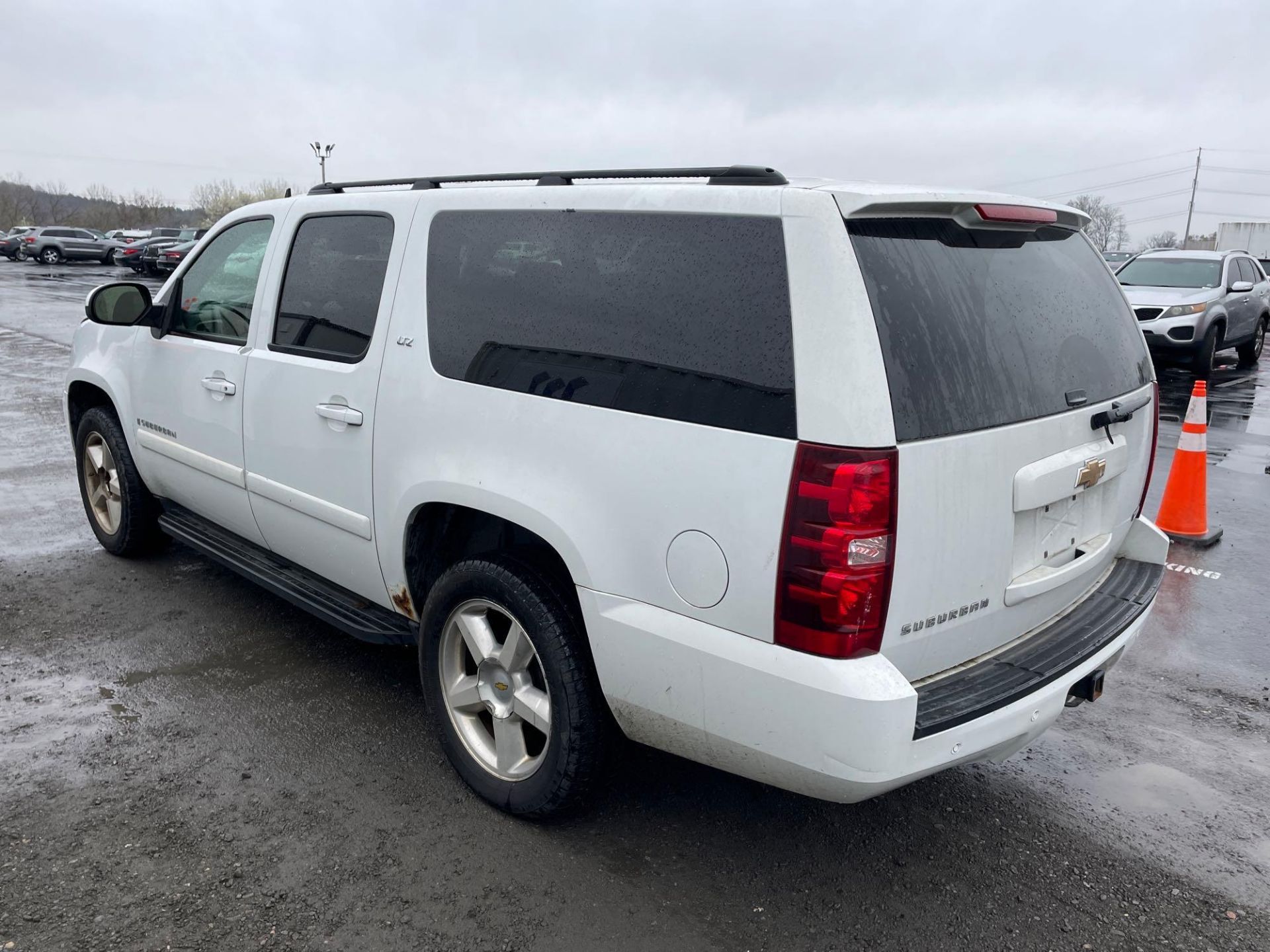 2007 Chevrolet Suburban SUV - Image 3 of 21