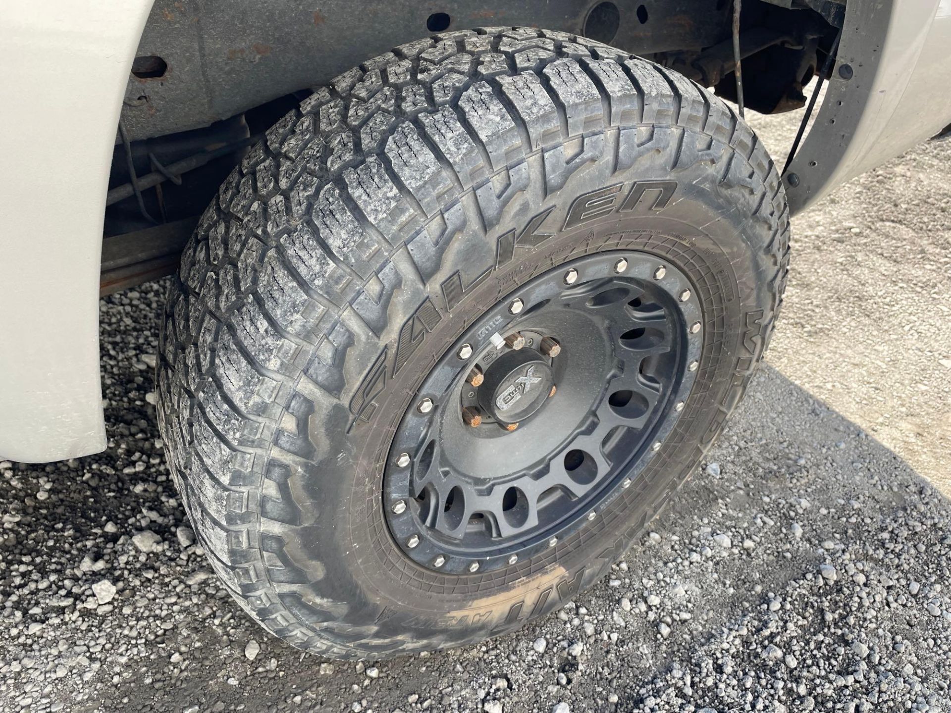 2005 Chevrolet Silverado Z71 Pickup - Image 16 of 19