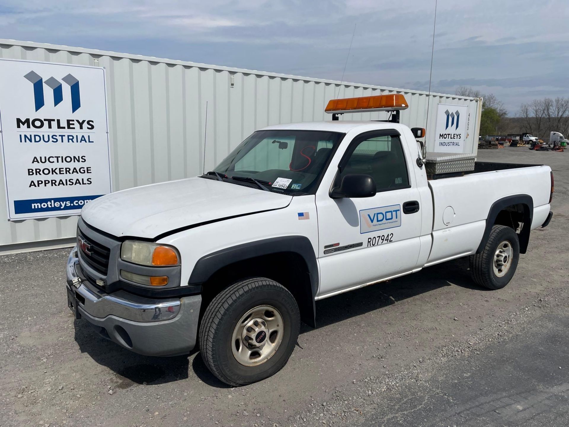 2005 GMC 2500 Pickup Truck