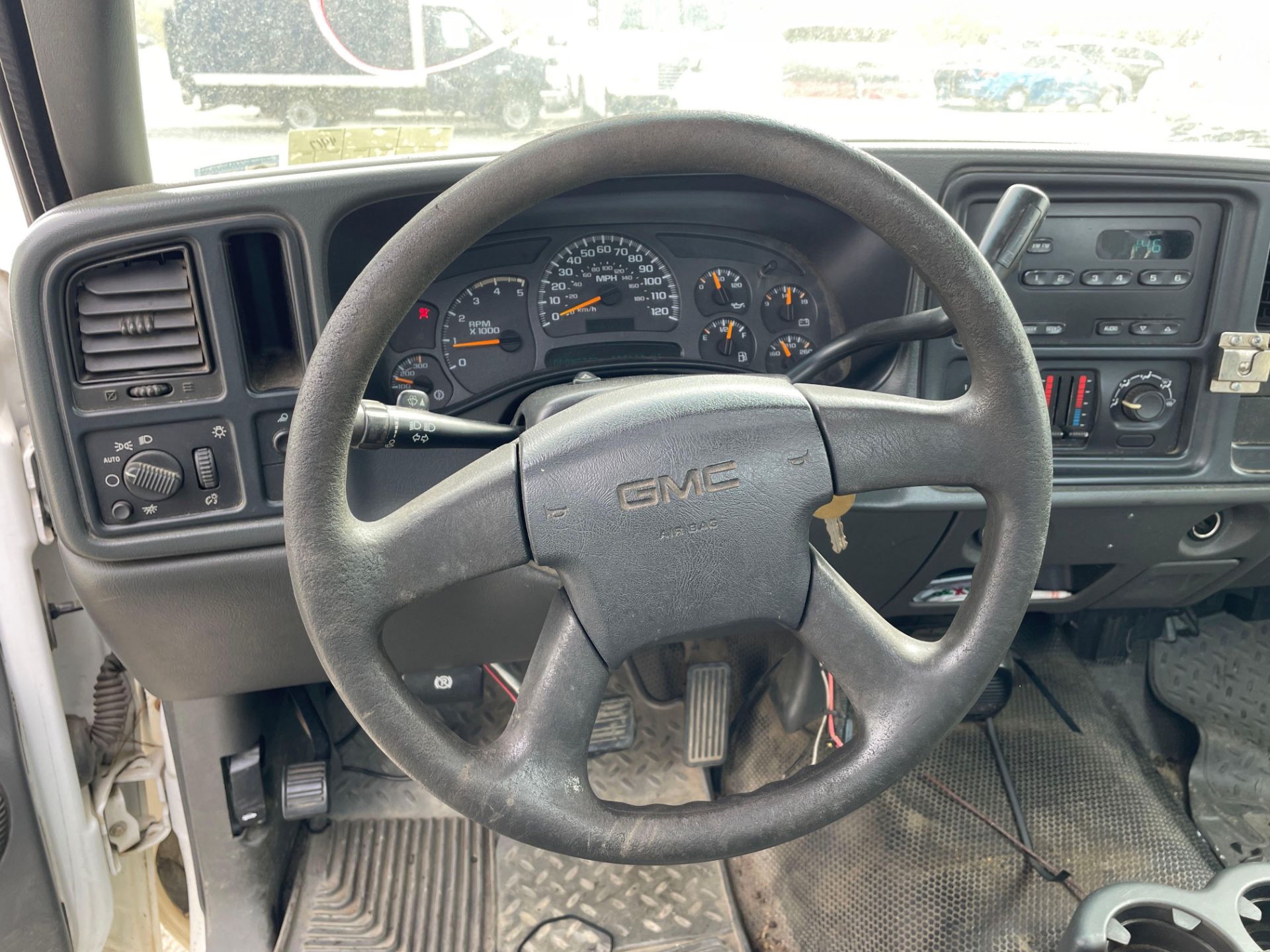 2005 GMC 2500 Pickup Truck - Image 8 of 23