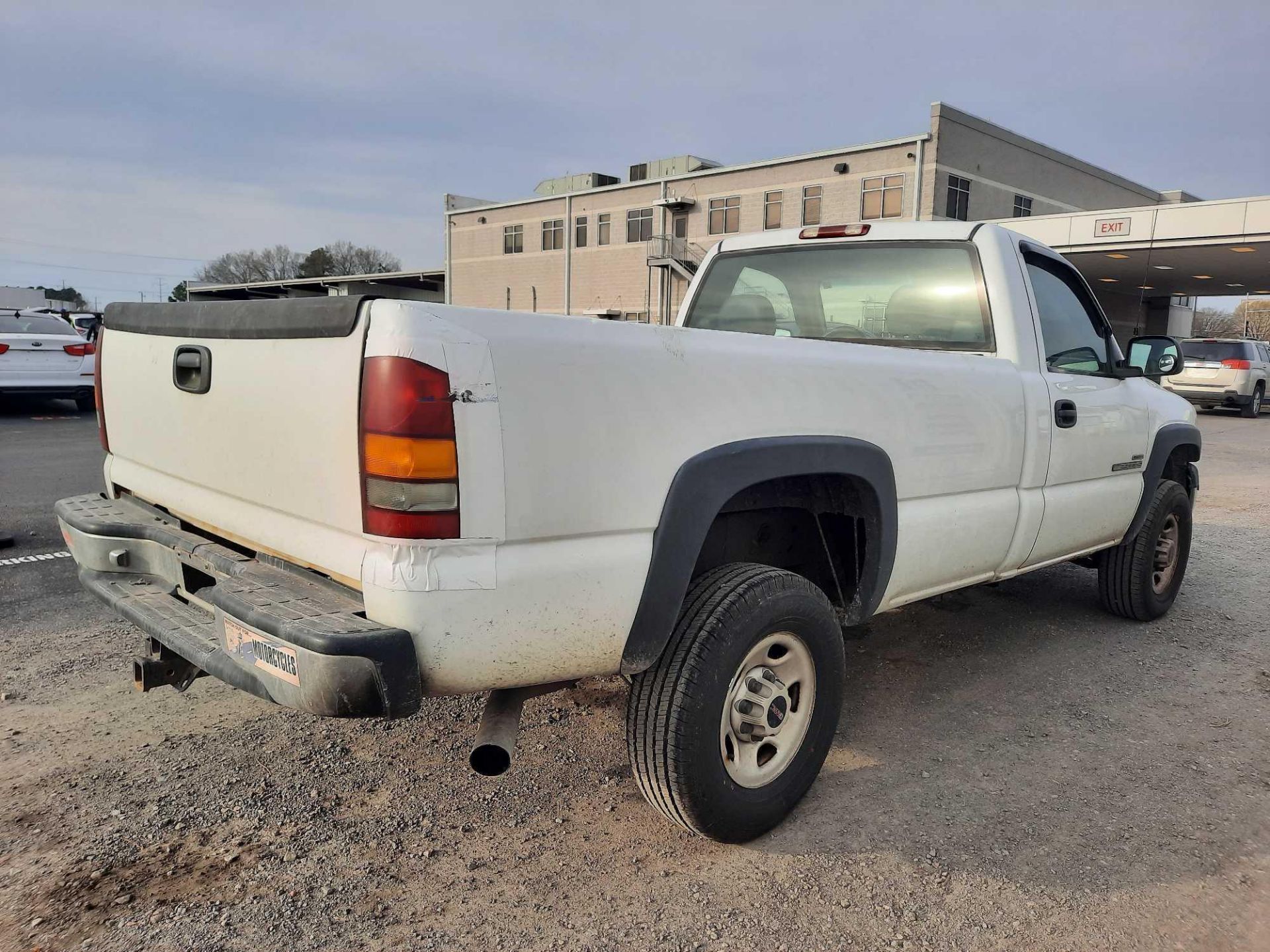 2001 GMC 2500 HD Pick Up Truck - Image 3 of 15