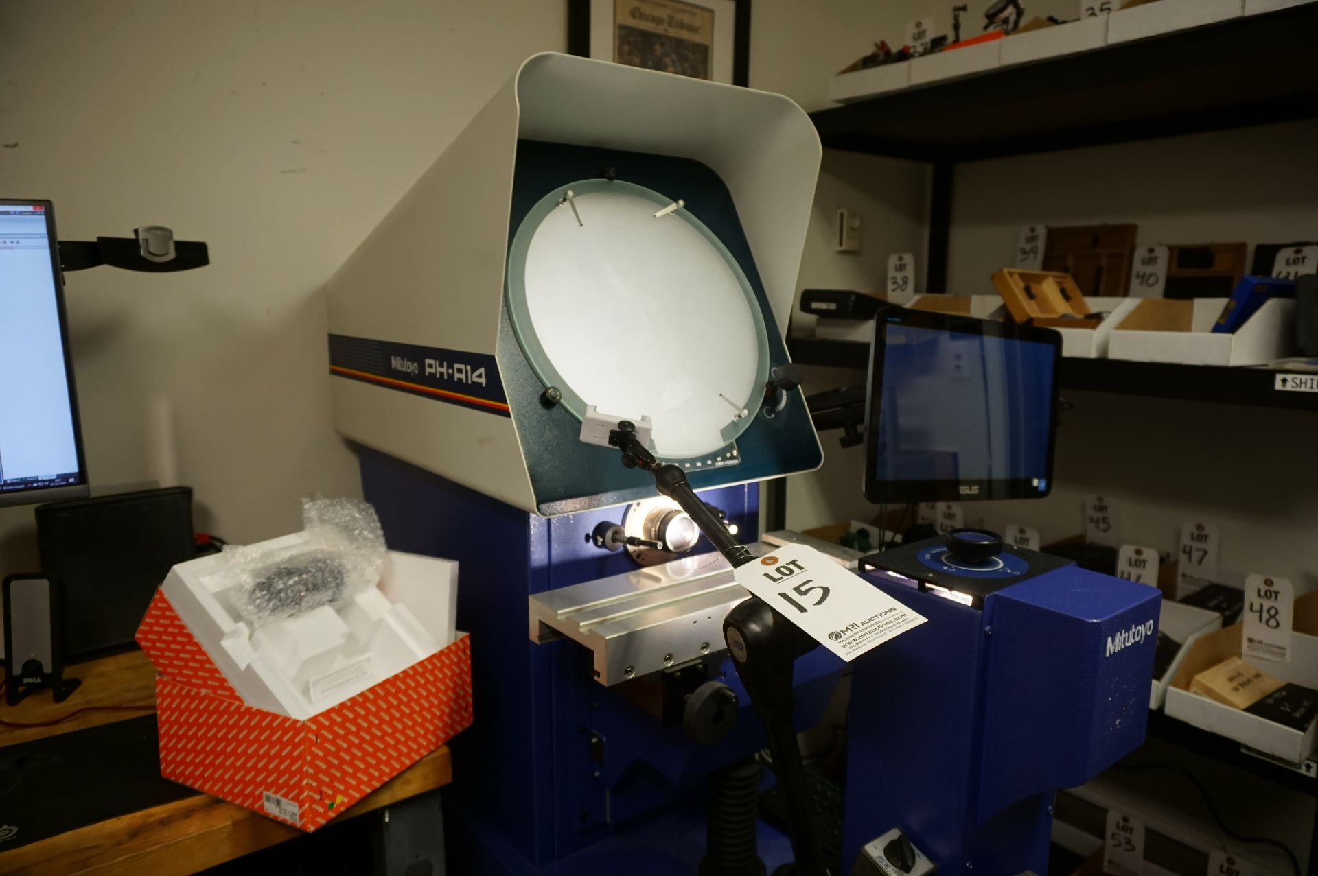 2020 MITUTOYO PH-A14 OPTICAL COMPARATOR, S/N S/N 133162001 TO INCLUDE: ROTARY VISE, SPARE 20X