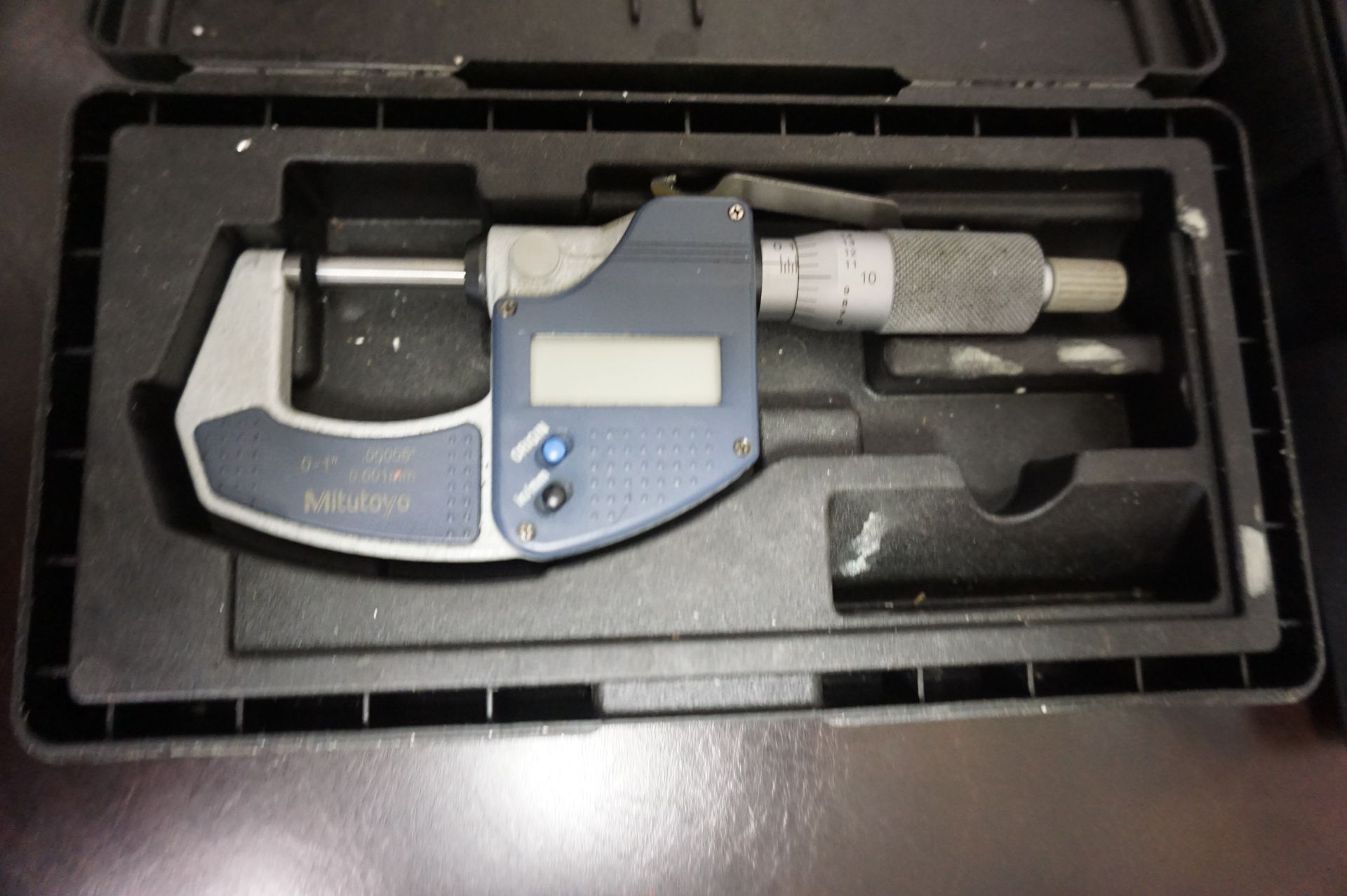 LOT TO INCLUDE: (1) MITUTOYO QUANTUMIKE DIGITAL MICROMETER 0-1", (1) MITUTOYO DIGITAL MICROMETER 0- - Image 2 of 5