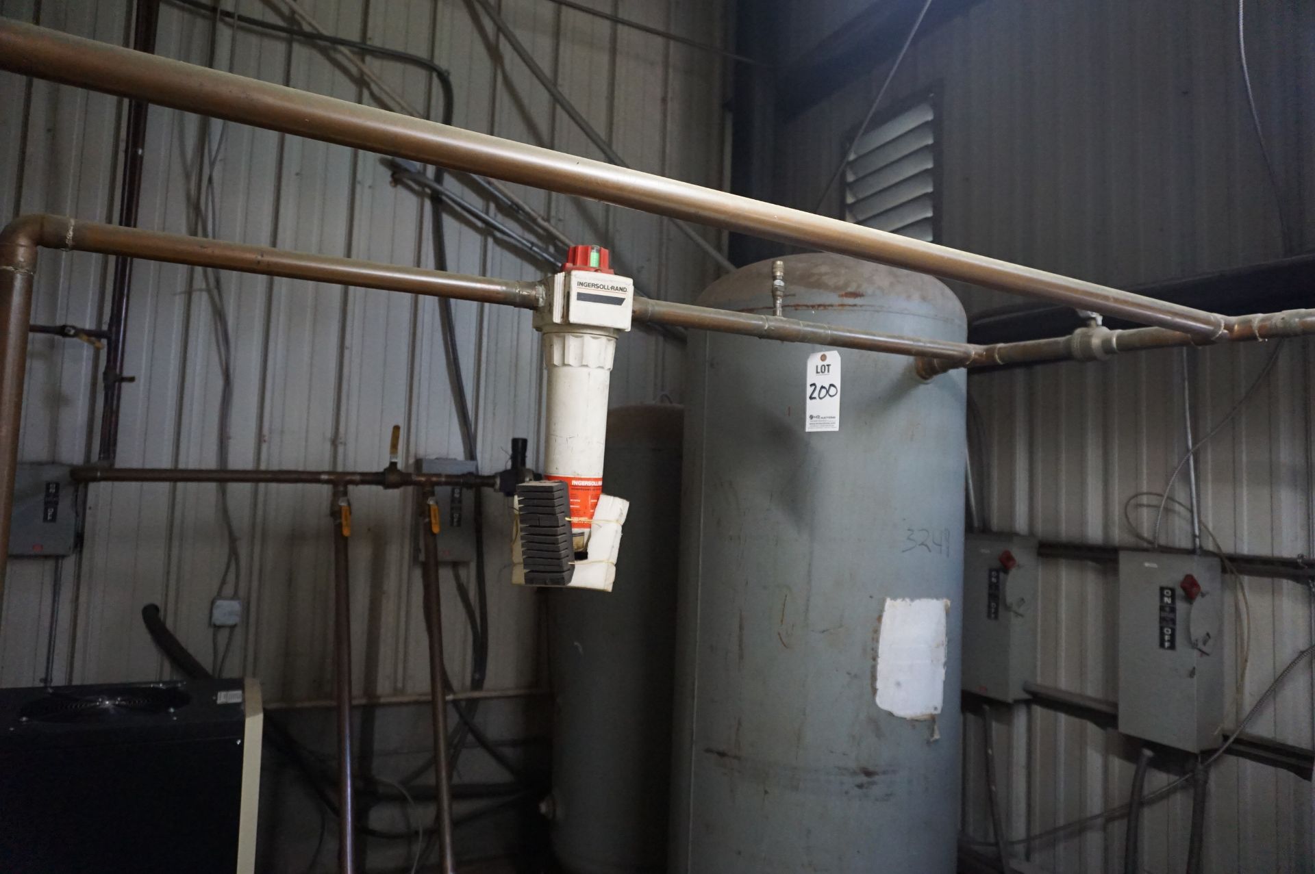 LOT TO INCLUDE: (1)VERTICAL AIR TANK, MAWP 200 PSIG, 210 GAL, (1) VERTICAL AIR TANK, (1) INGERSOLL