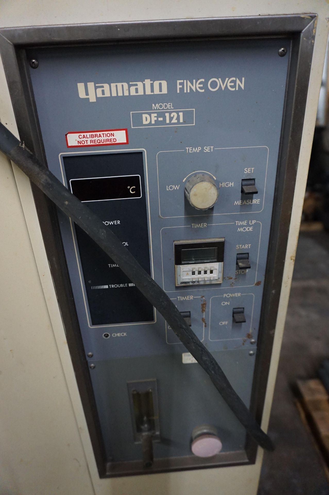 YAMATO FINE OVEN MODEL DF-121 LABORATORY OVEN, OMRON H3CA TIMER - Image 4 of 4