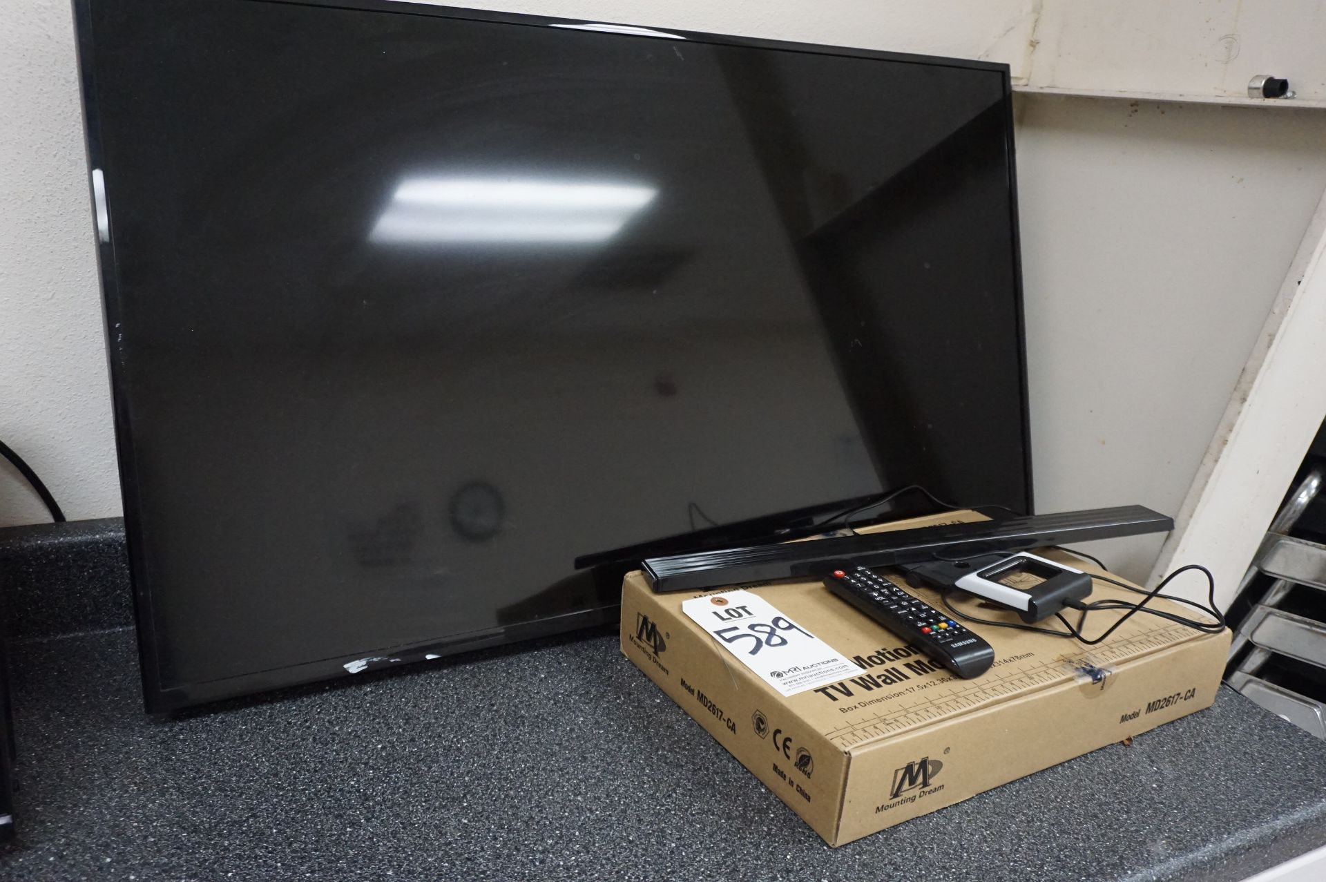 SAMSUNG FLAT SCREEN TV MODEL UN43NU6950F WITH WALL MOUNT IN BOX