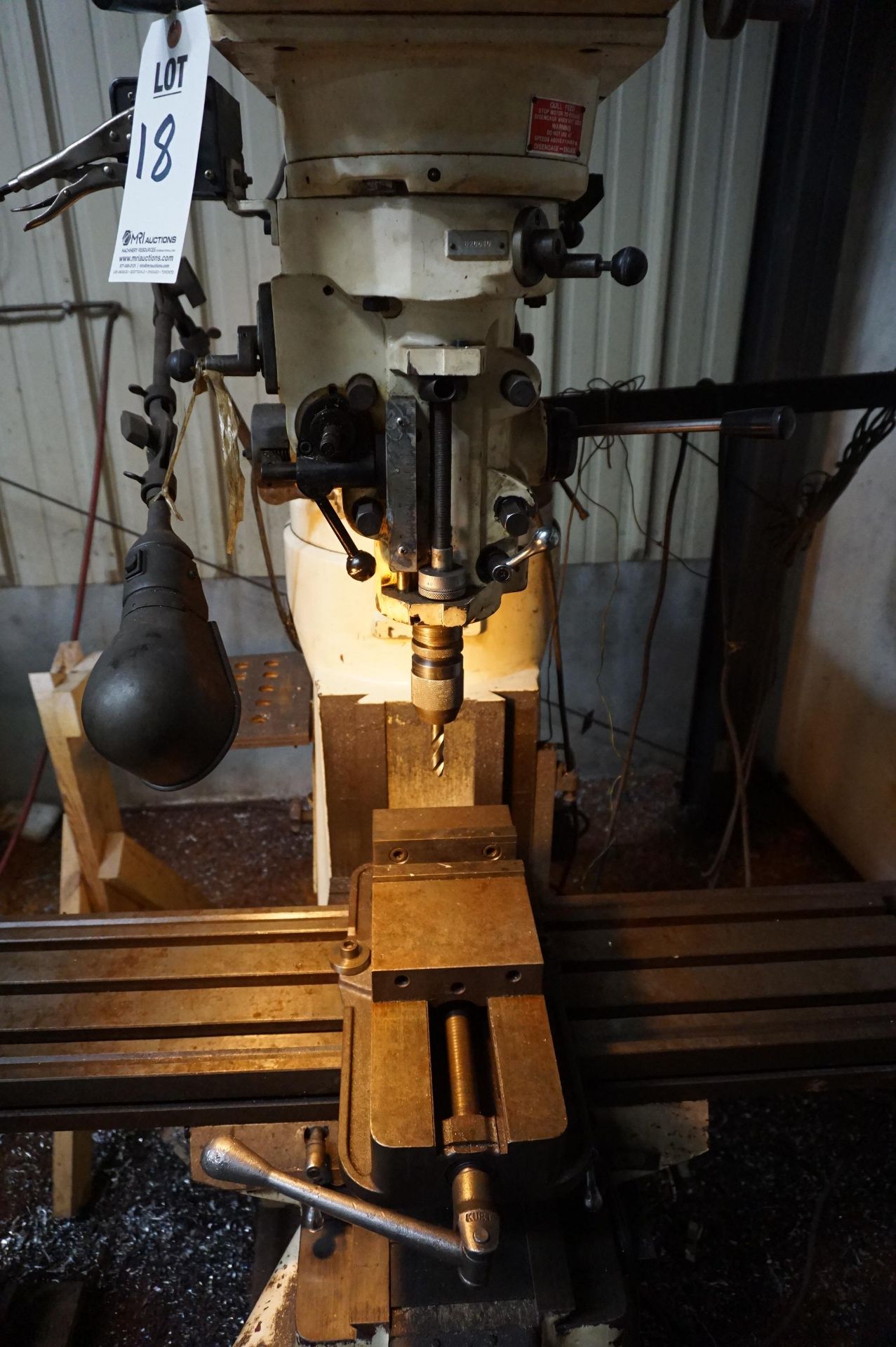 JET MANUAL KNEE MILL S/N 820640 WITH MITUTOYO DIGITAL READOUT, KURT 6" MACHINE VISE, AND ROTARY - Image 2 of 9