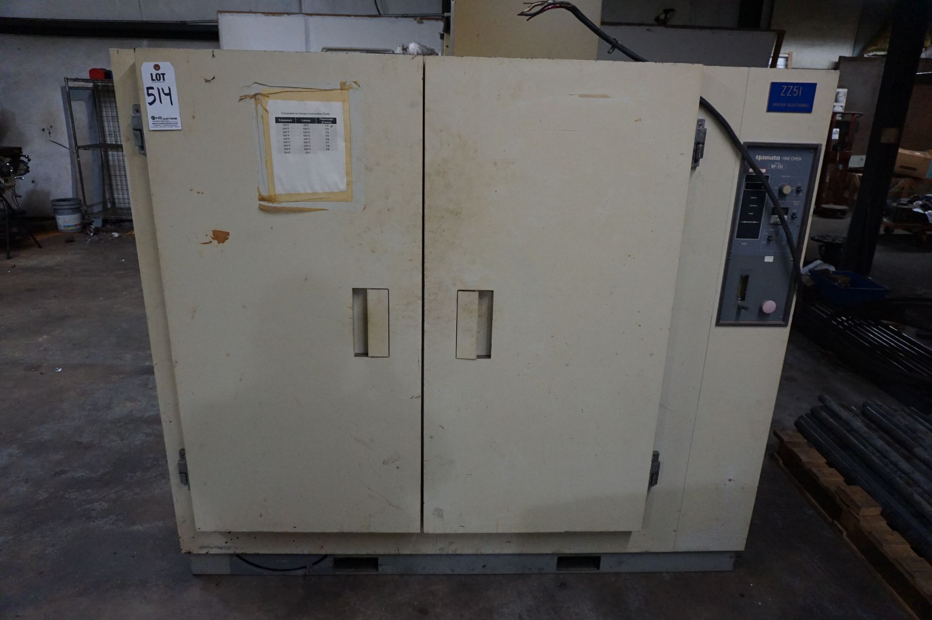 YAMATO FINE OVEN MODEL DF-121 LABORATORY OVEN, OMRON H3CA TIMER