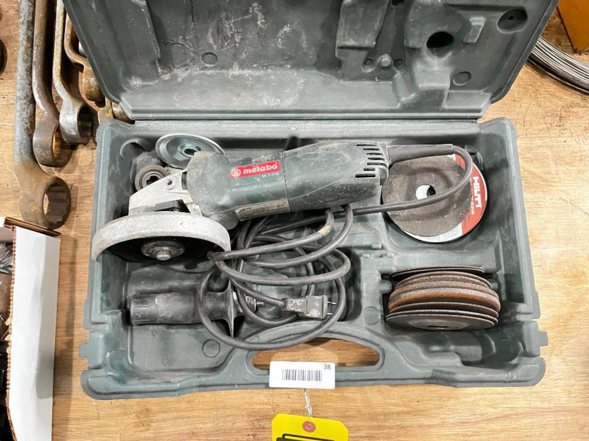 Metabo 4-1/2" Angle Grinder w/ Spare Abrasives & Case - Image 2 of 2