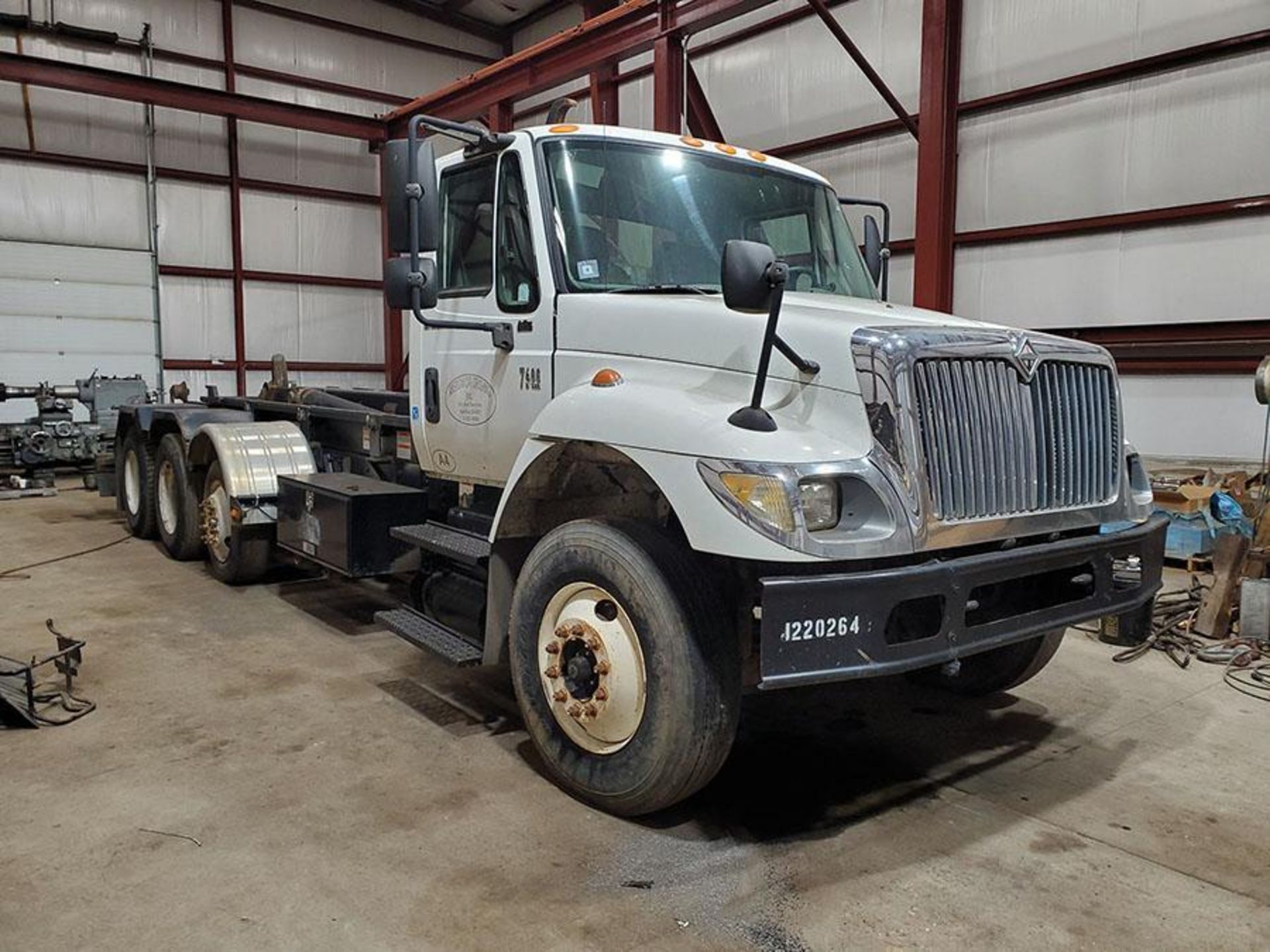 2006 International 7400 6x4 Roll Off Truck w/ Galbreath Right Hook Roll Off Container Bed, Vin 1HTWG - Image 5 of 11