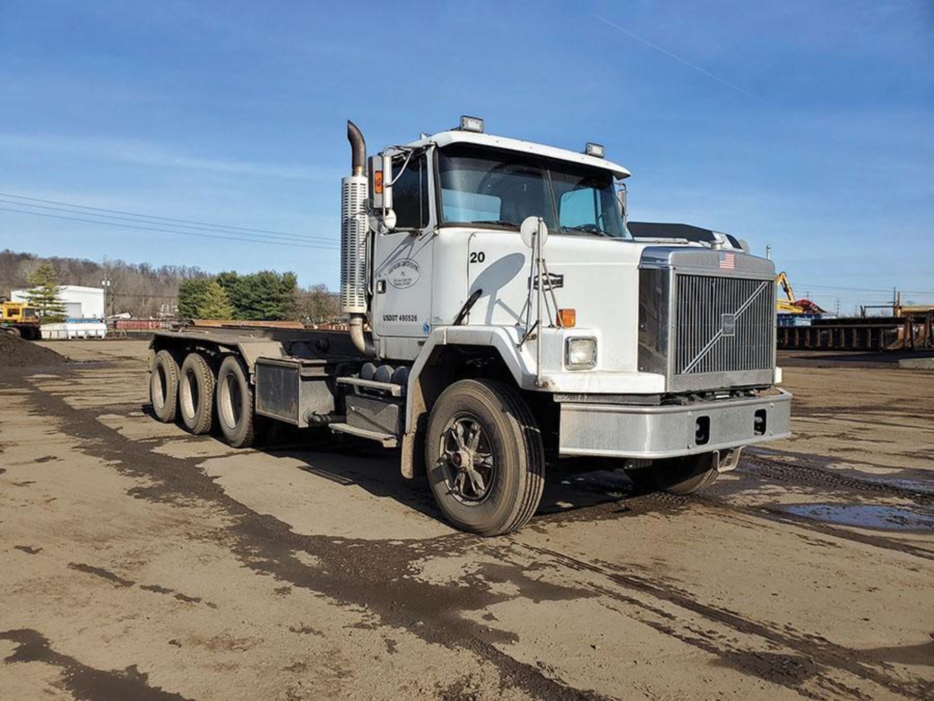 2001 Volvo Autocar Roll Off Truck, Tandem Axle w/ Single Tag Axle, Vin 4V5SC8RH51N311810, 88,160 GVW - Image 12 of 16