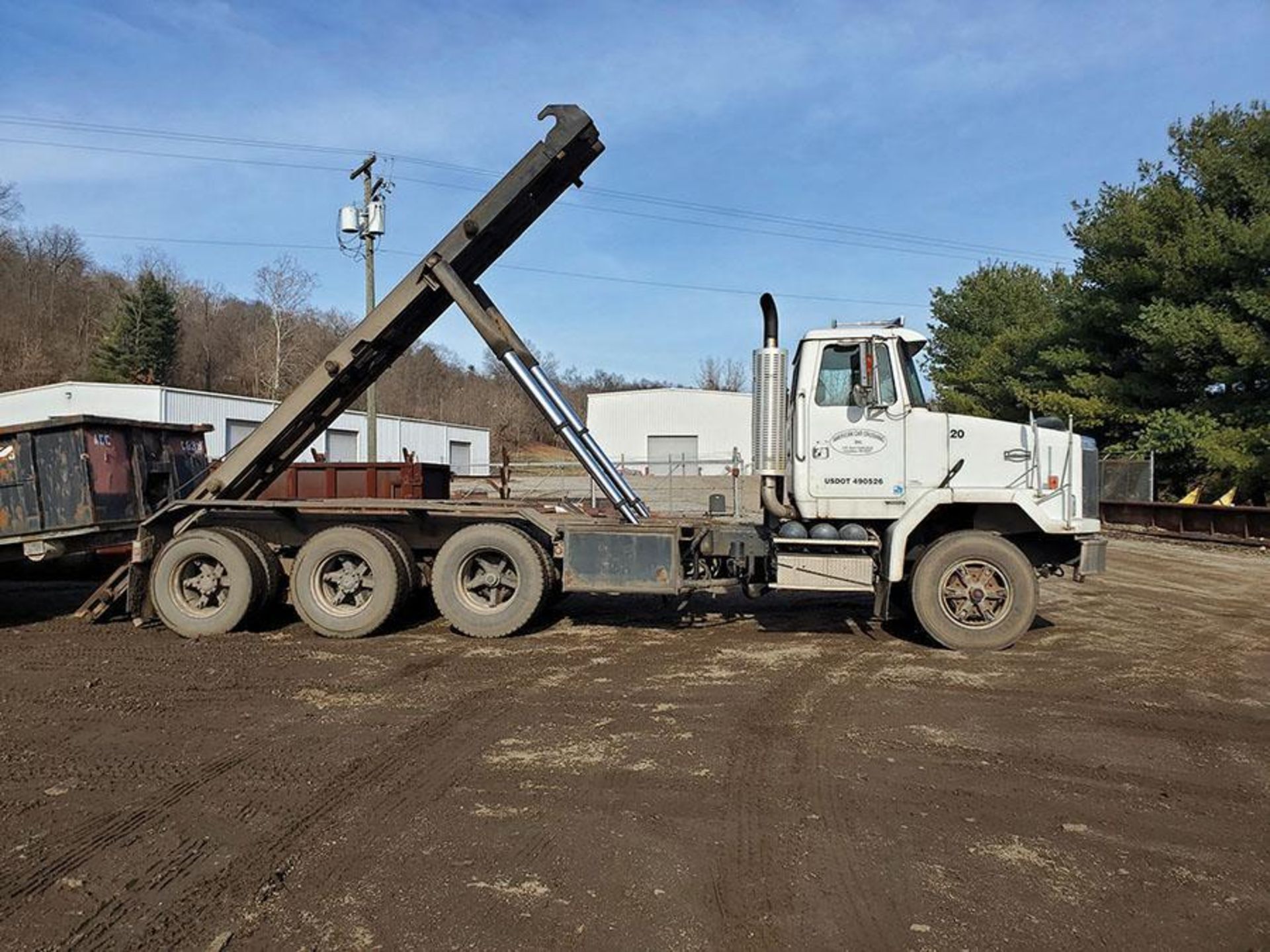 2001 Volvo Autocar Roll Off Truck, Tandem Axle w/ Single Tag Axle, Vin 4V5SC8RH51N311810, 88,160 GVW - Image 2 of 16