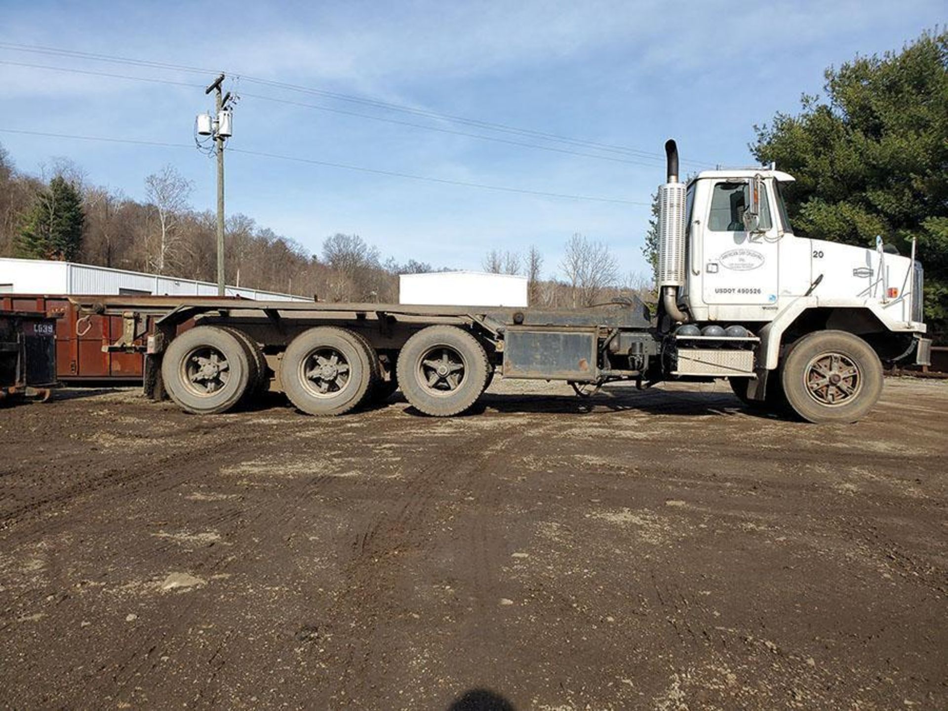 2001 Volvo Autocar Roll Off Truck, Tandem Axle w/ Single Tag Axle, Vin 4V5SC8RH51N311810, 88,160 GVW - Image 9 of 16