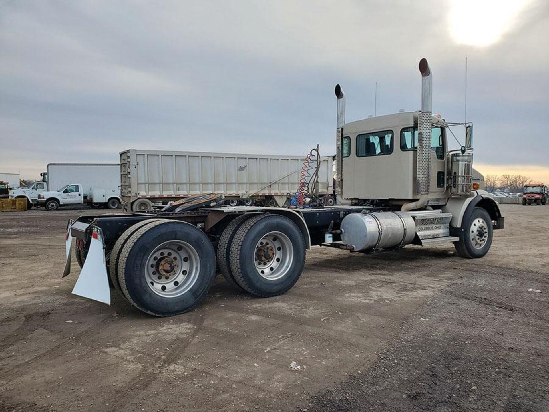 2009 Kenworth Truck Tractors, Vin 1NKDLU0X59J256959, Tandem Axle, Day Cab, Extended Frame, 813 Cat D - Image 9 of 18