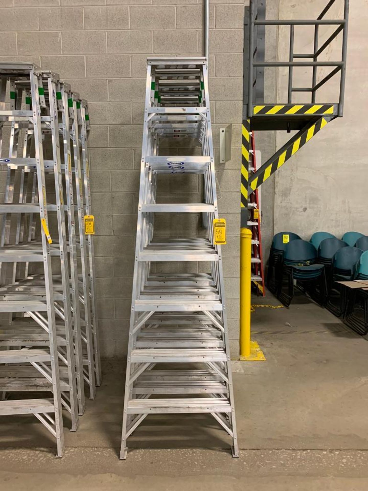 (5) Werner 8' Aluminum Single Ladders