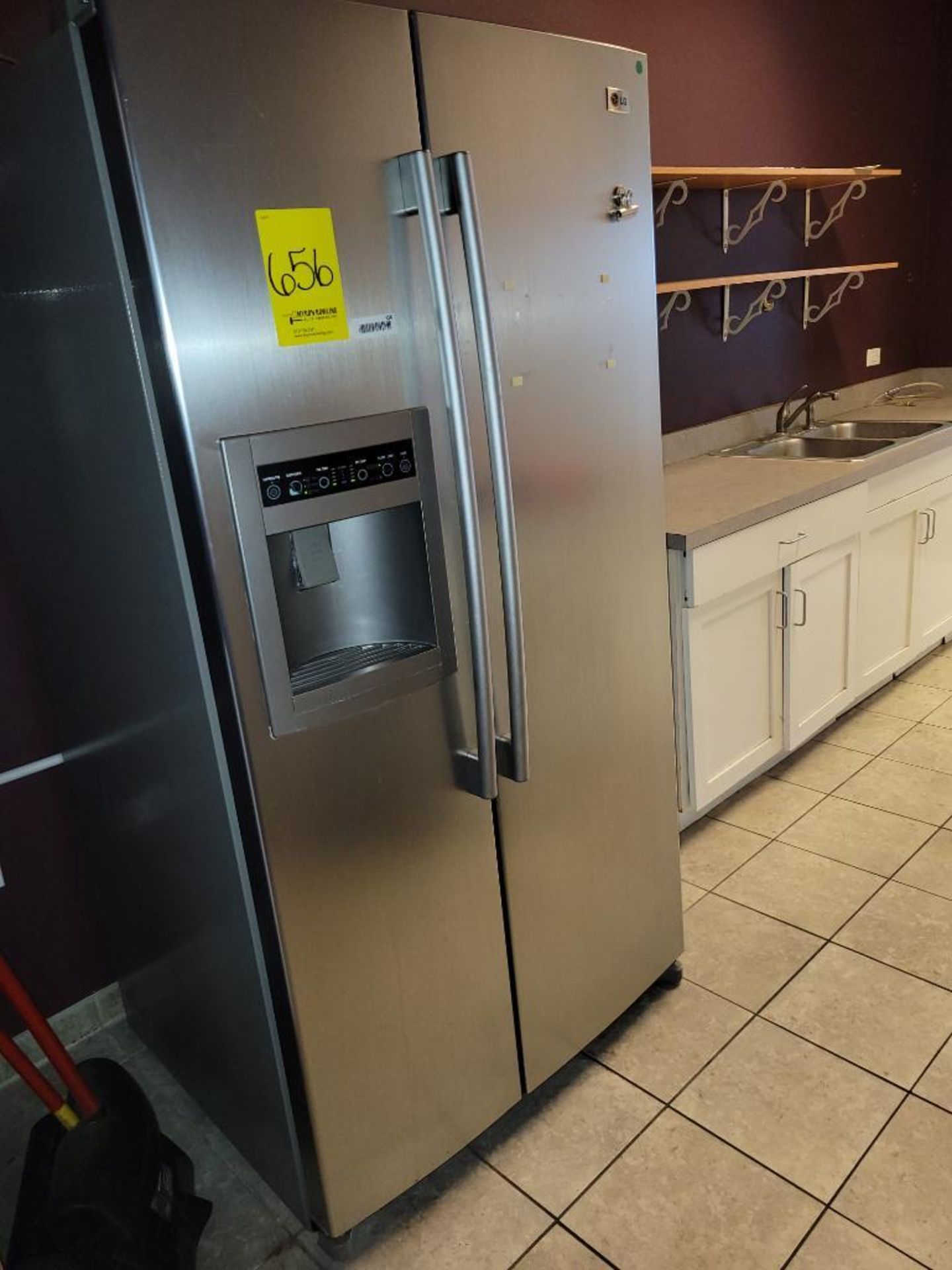 LG Stainless Steel Household Refrigerator, Model LSC26905TT, w/ Auto Ice Maker/ Dispenser