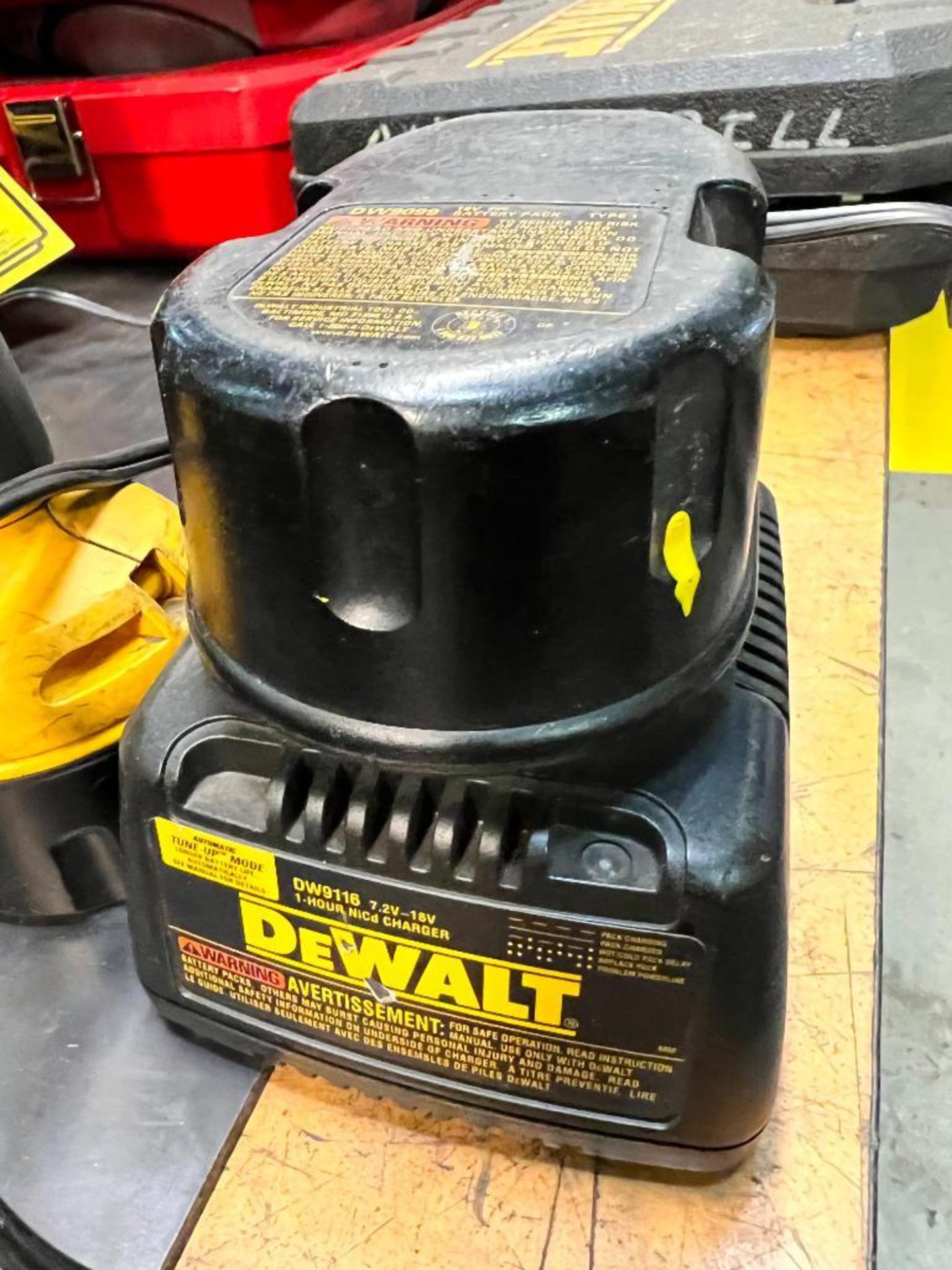 Dewalt 1/4" Cordless Impact Driver, Model DW056, S/N 611019, w/ (2) 18 V Batteries & (1) Charger - Image 3 of 3