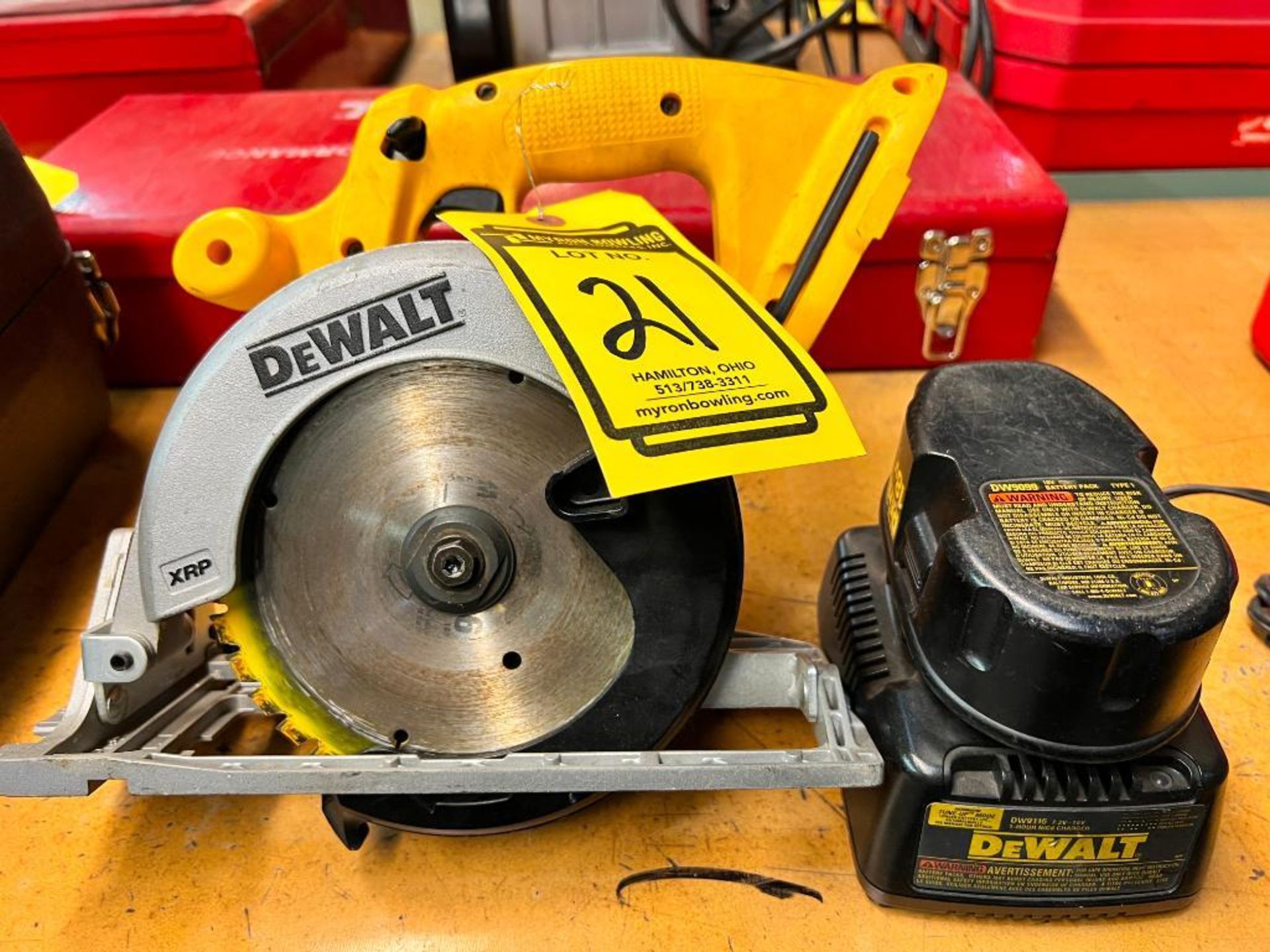 Dewalt 6-1/2" Cordless Circular Saw, Model DC390, w/ 18 V Battery & Charger