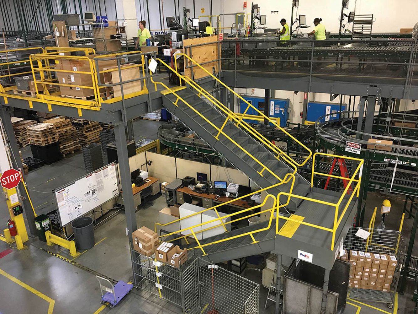 Rockwell Automation  - Incredibly Clean Distribution Center - Pallet Racking, Forklifts, Packaging, Maintenance, Office & Cafeteria Furniture