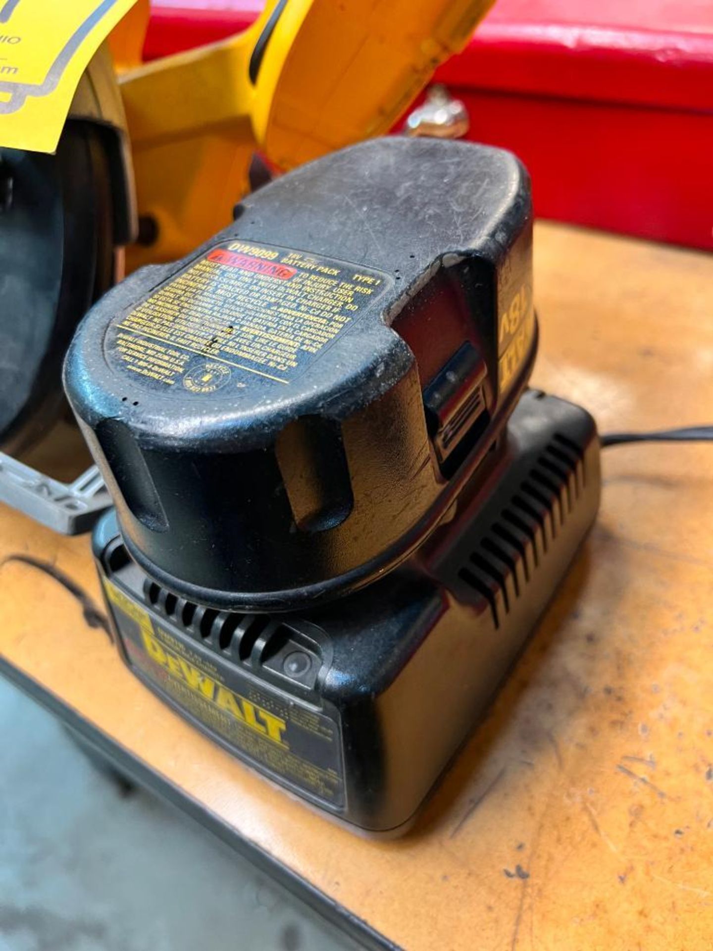 Dewalt 6-1/2" Cordless Circular Saw, Model DC390, w/ 18 V Battery & Charger - Image 3 of 3